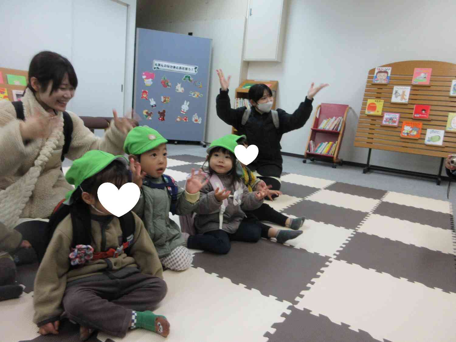 とんとんとんひげじいさんの手遊びもしました☆