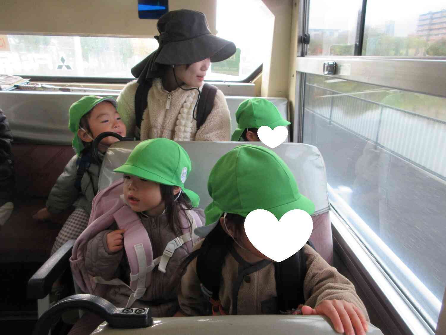 きょろきょろ…いつもの道、バスで行くと早いね！