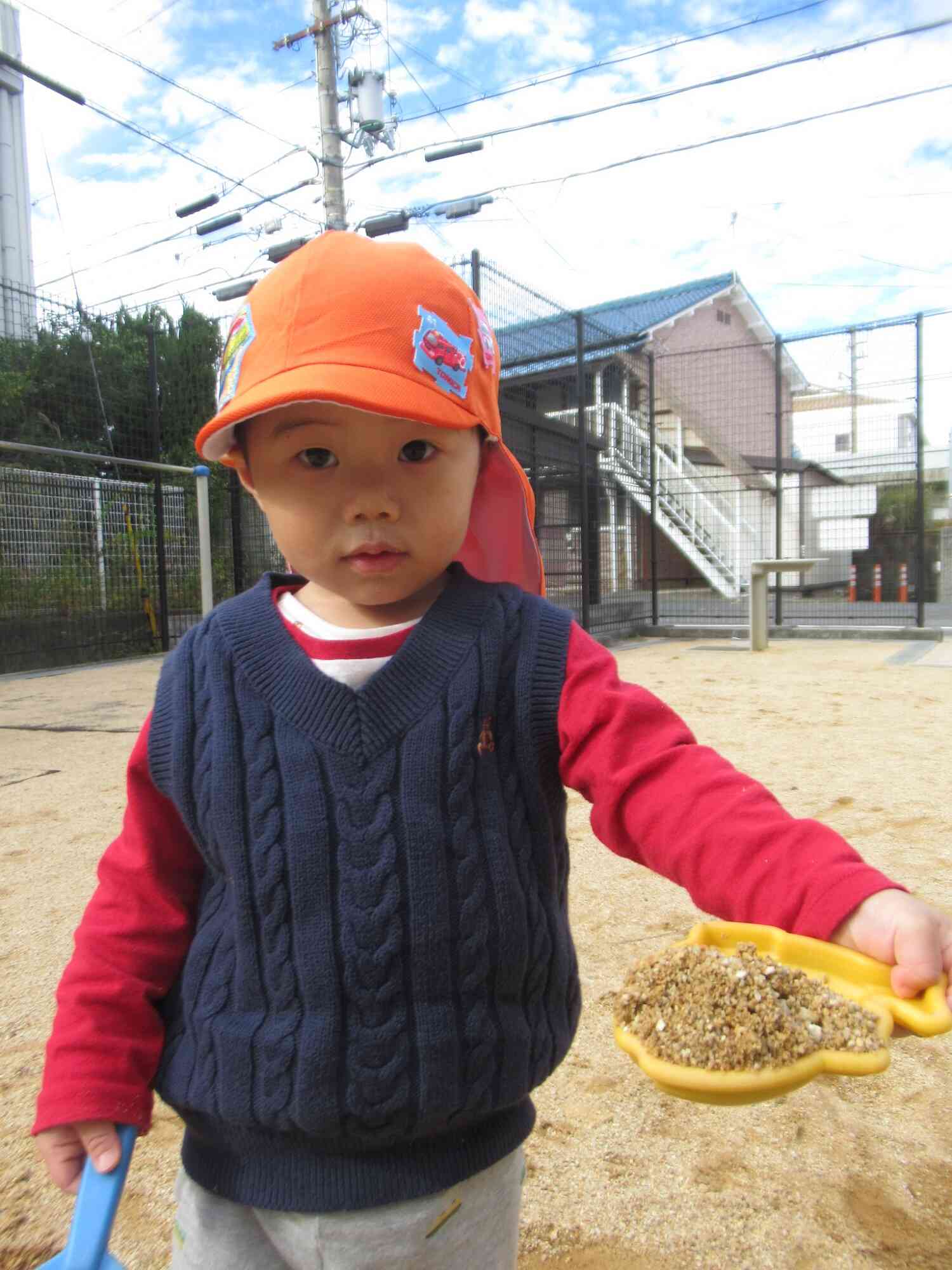 お砂遊びしてるよ！