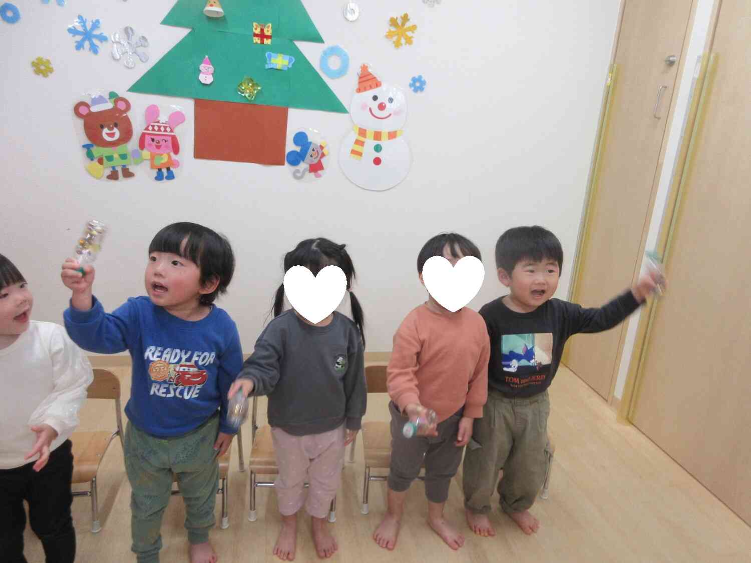 鈴マラカスを鳴らすところと歌うところと…大忙し！毎日帰りの会で練習してくれました◎