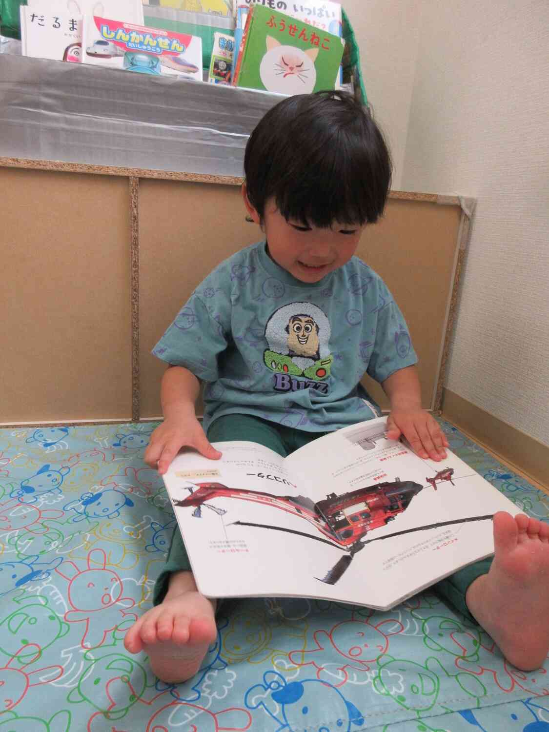 保育園に帰ってから、借りた絵本を読みました！今でも給食の後は、みんなで絵本を読んでいます♪