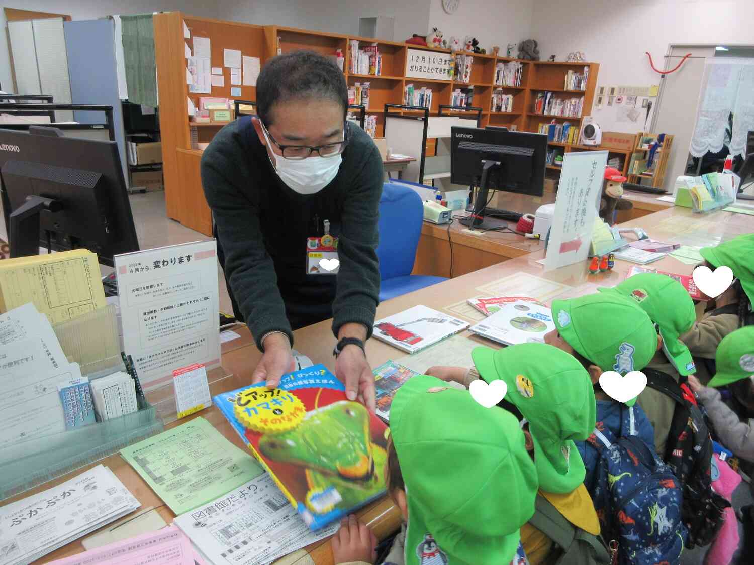 絵本の貸し出しをしていただきました☆