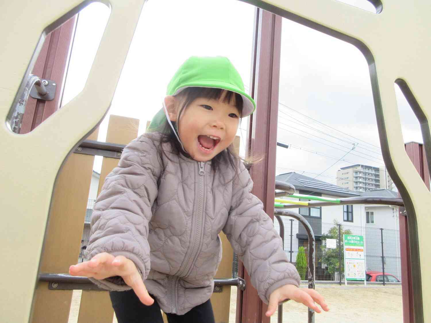 滑り台も大好きー!沢山体を動かしてくれました◎