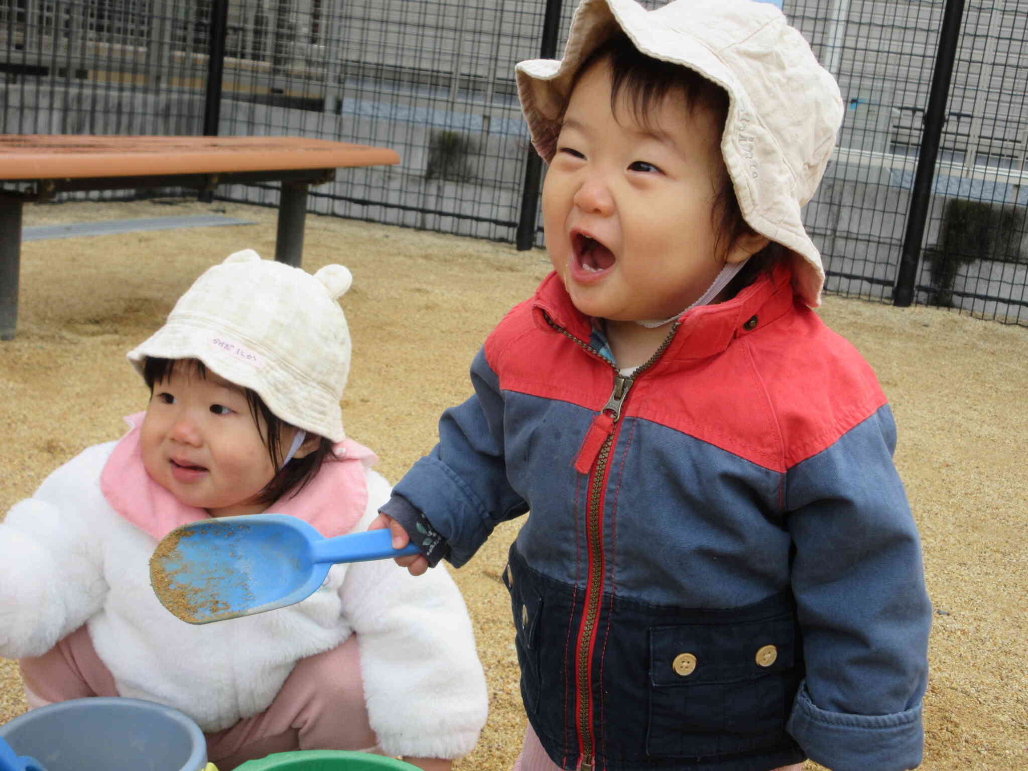 電車さんばいばーい！！