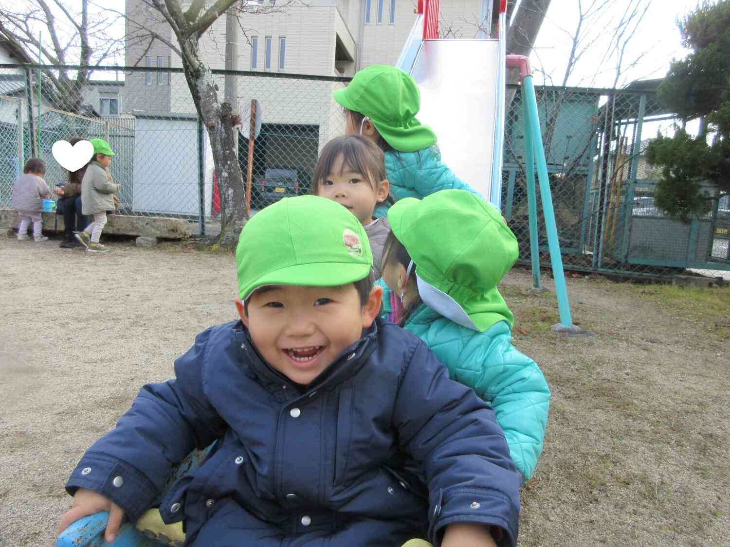 滑り台でみんなで連結☆