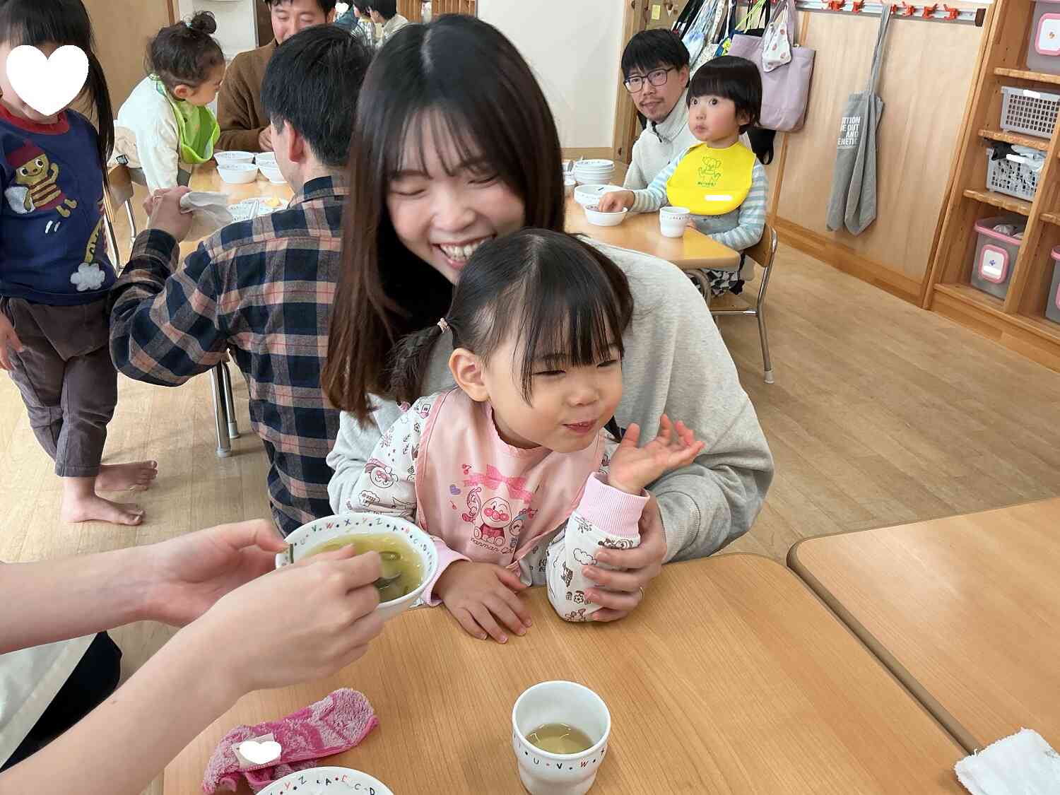 お母さんの前でパクッと食べてくれました♪