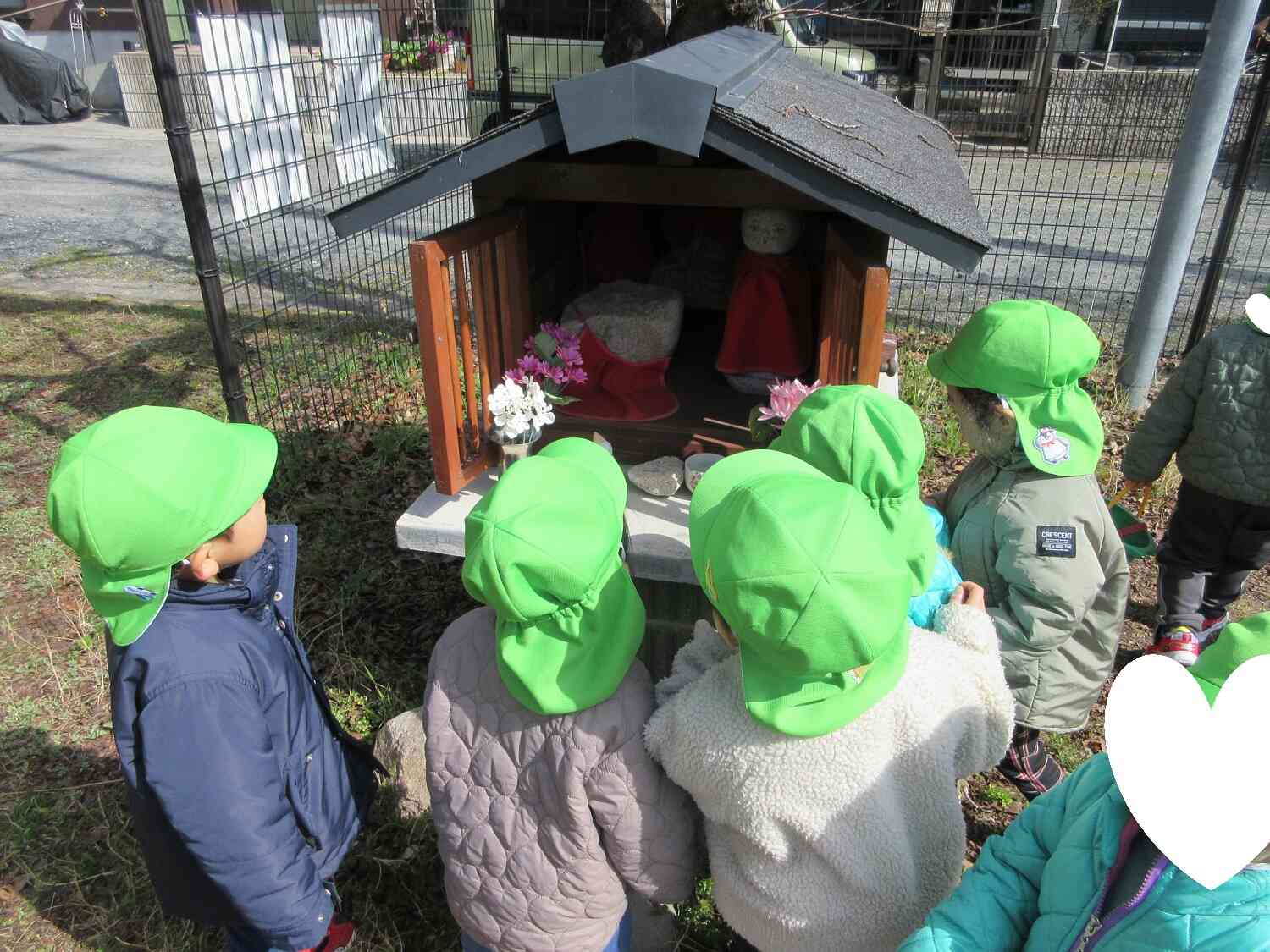 お地蔵様がいるね、こんにちは！