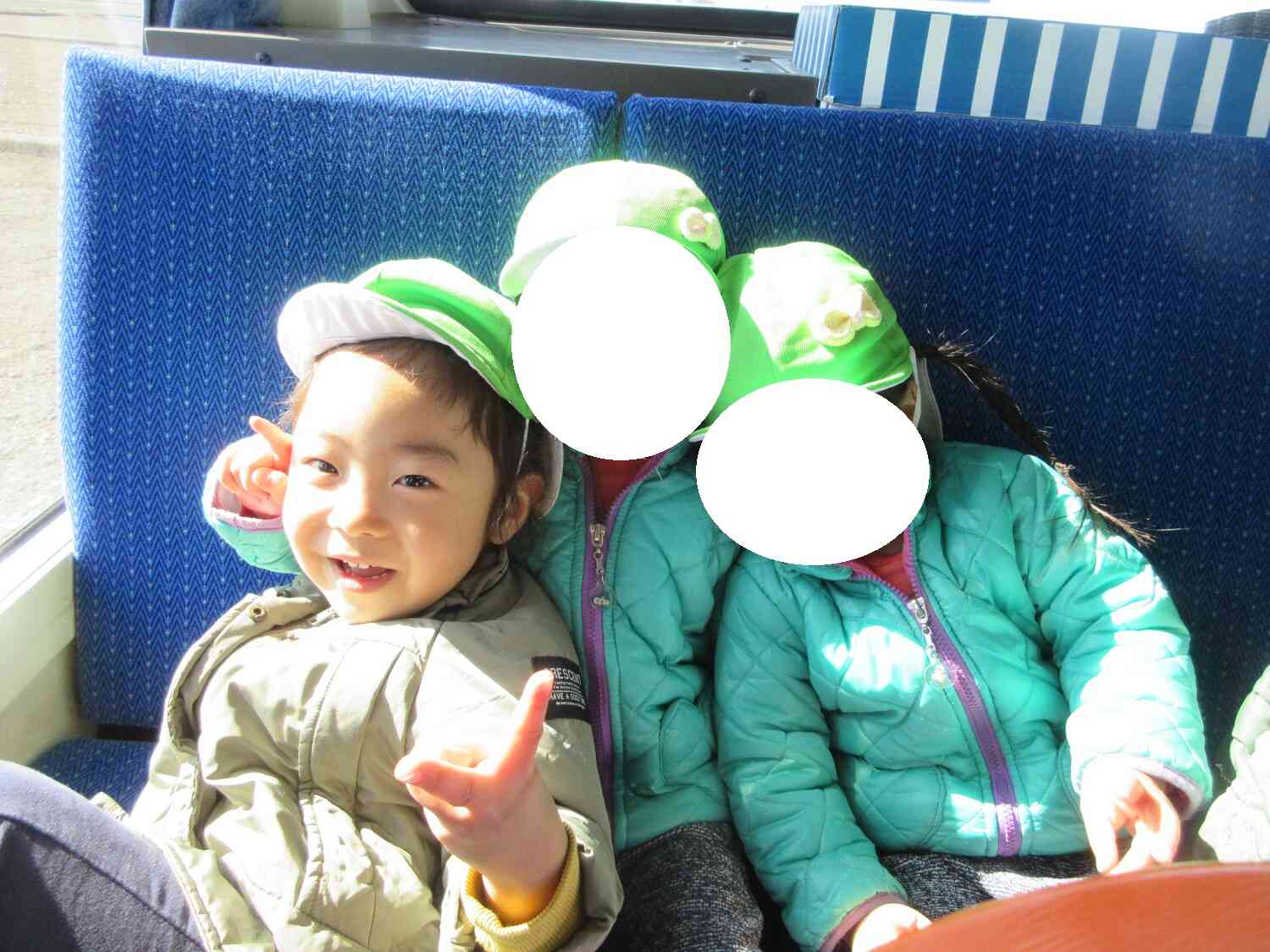 お友だちと仲良くピース☆