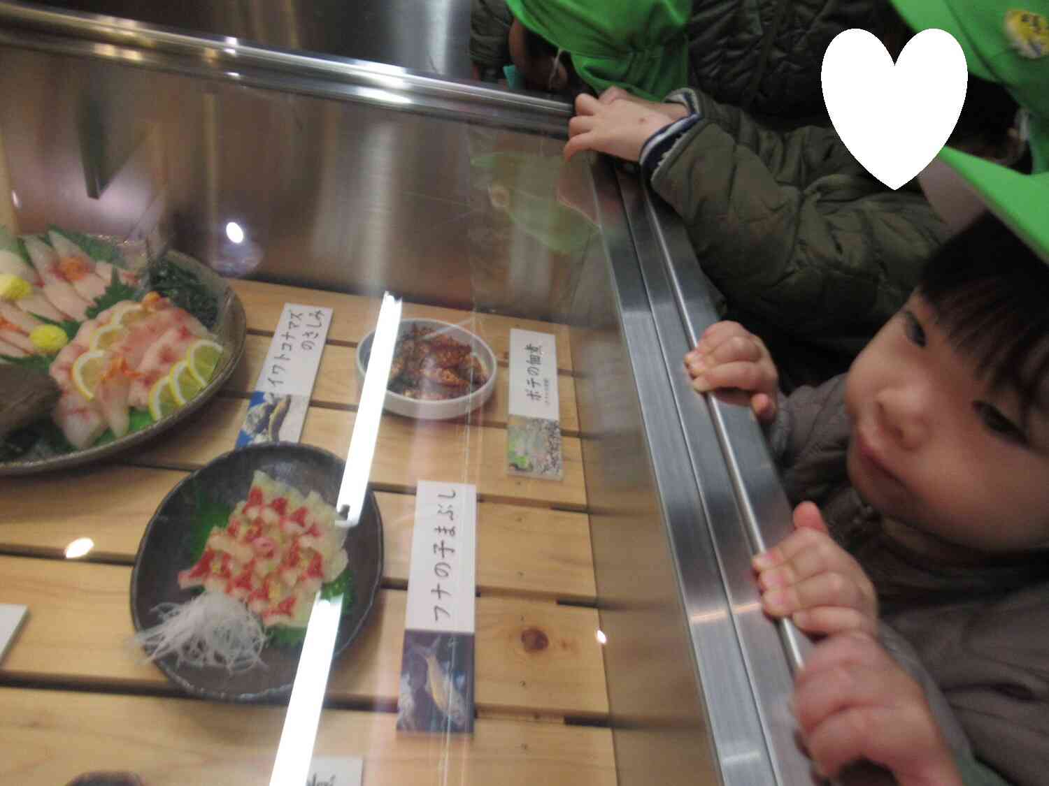 食べ物のサンプルを見ているとお腹が空いてきたかも…