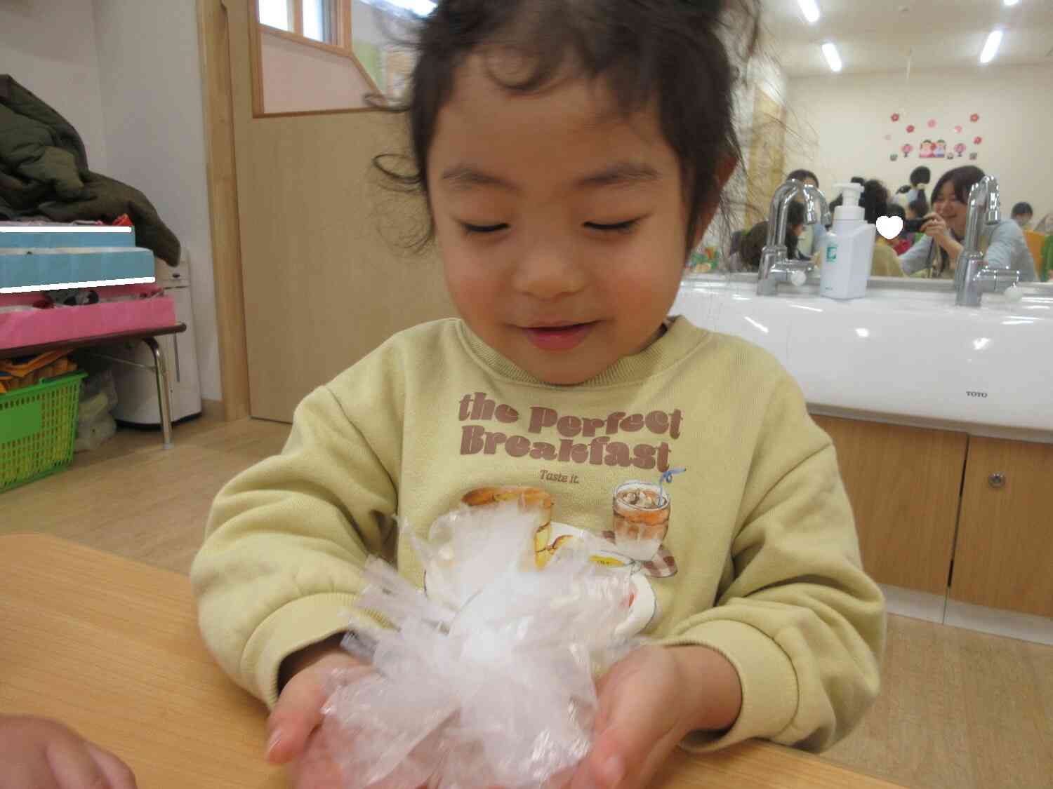 白いタンポポも完成☆ふわふわで気持ちいいね♪