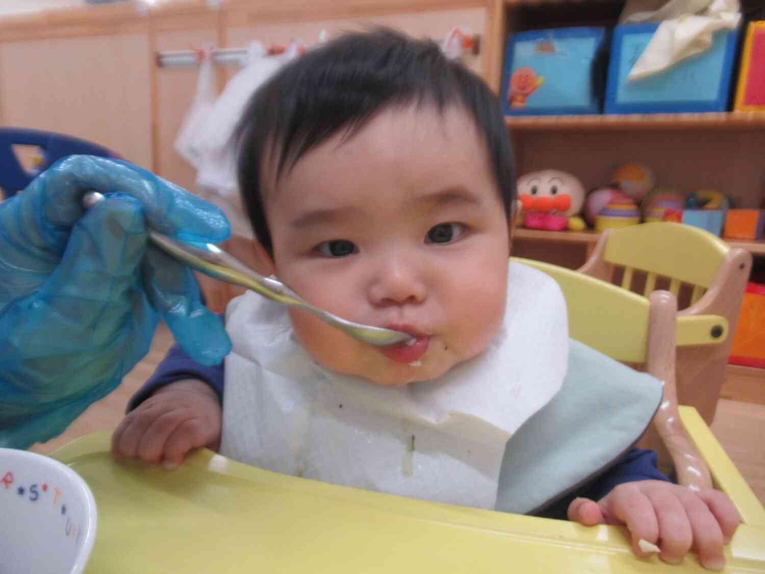 初めてのお給食のお味は？