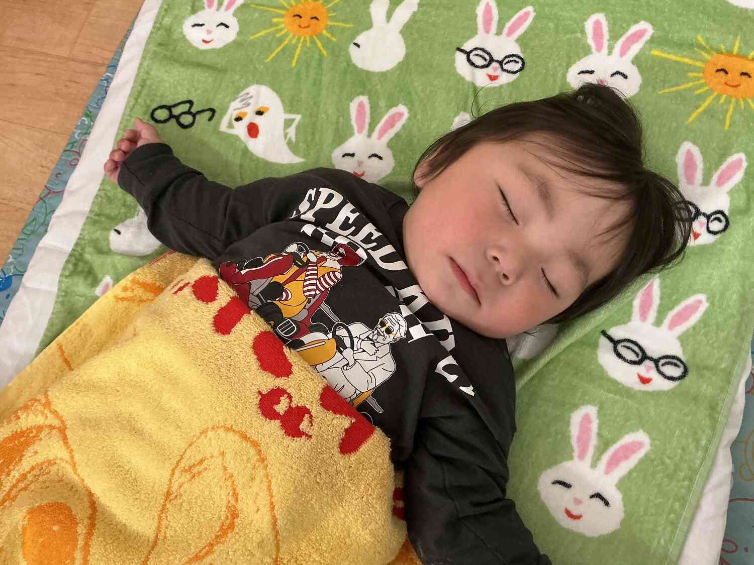 すやすや。〇どんな夢を見ているのかな？