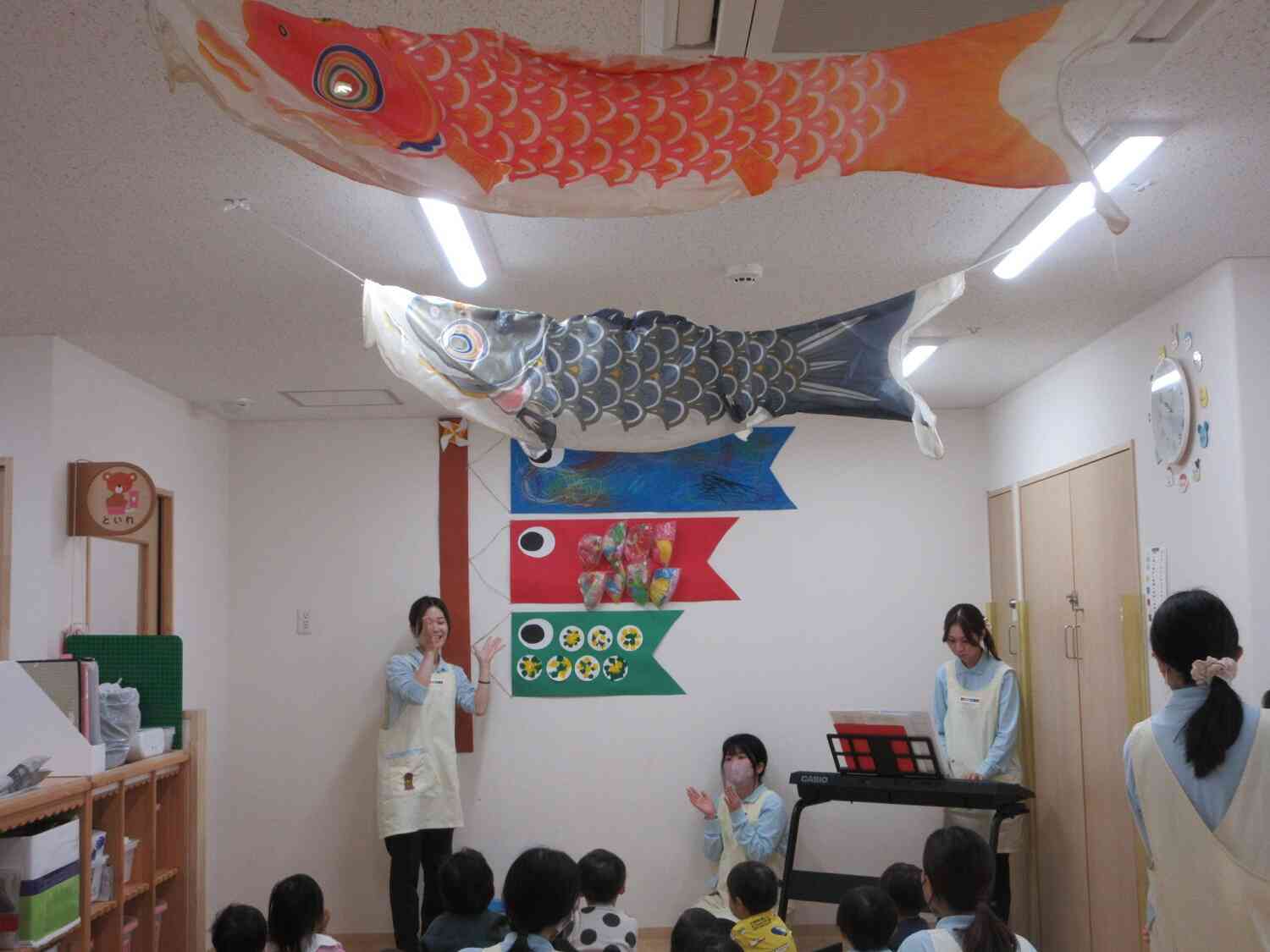 子どもの日に向けてお部屋もこいのぼりでいっぱい◎