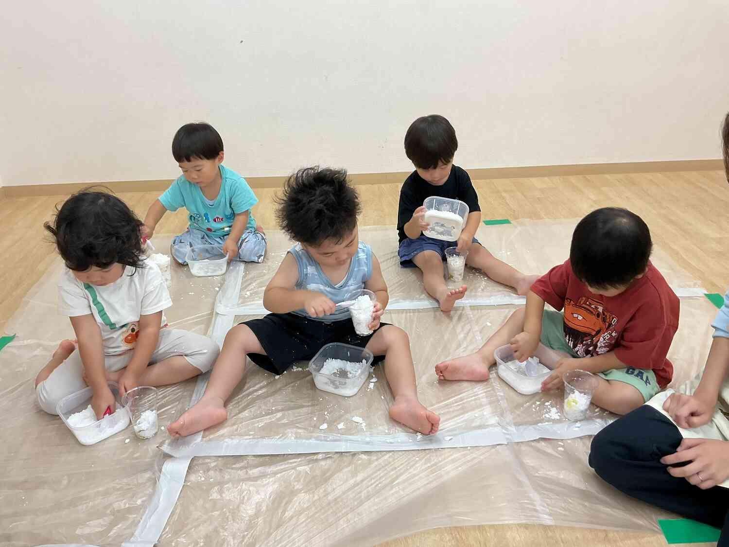 まずはビー玉探し…！