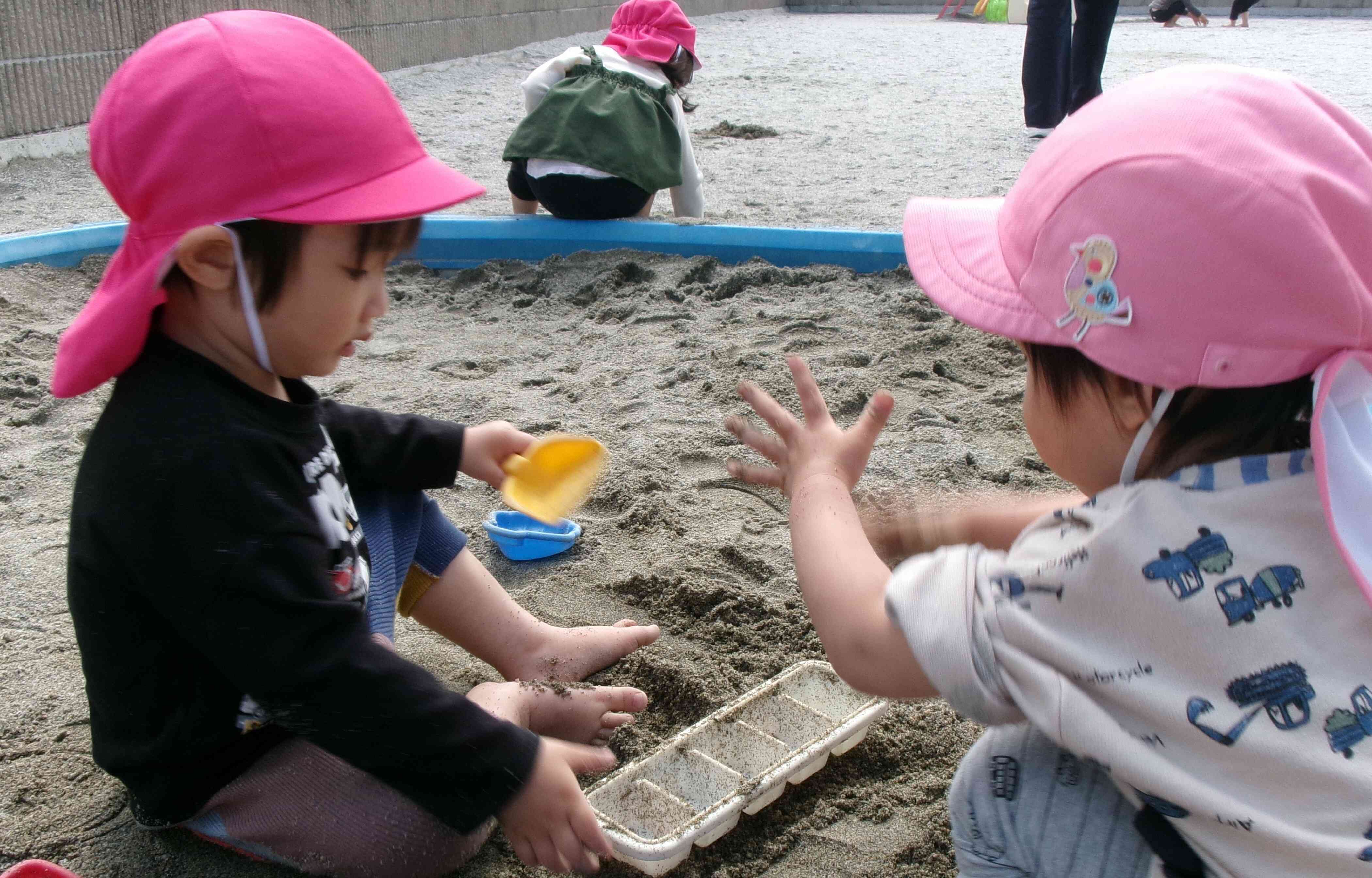 はだしで外遊び！