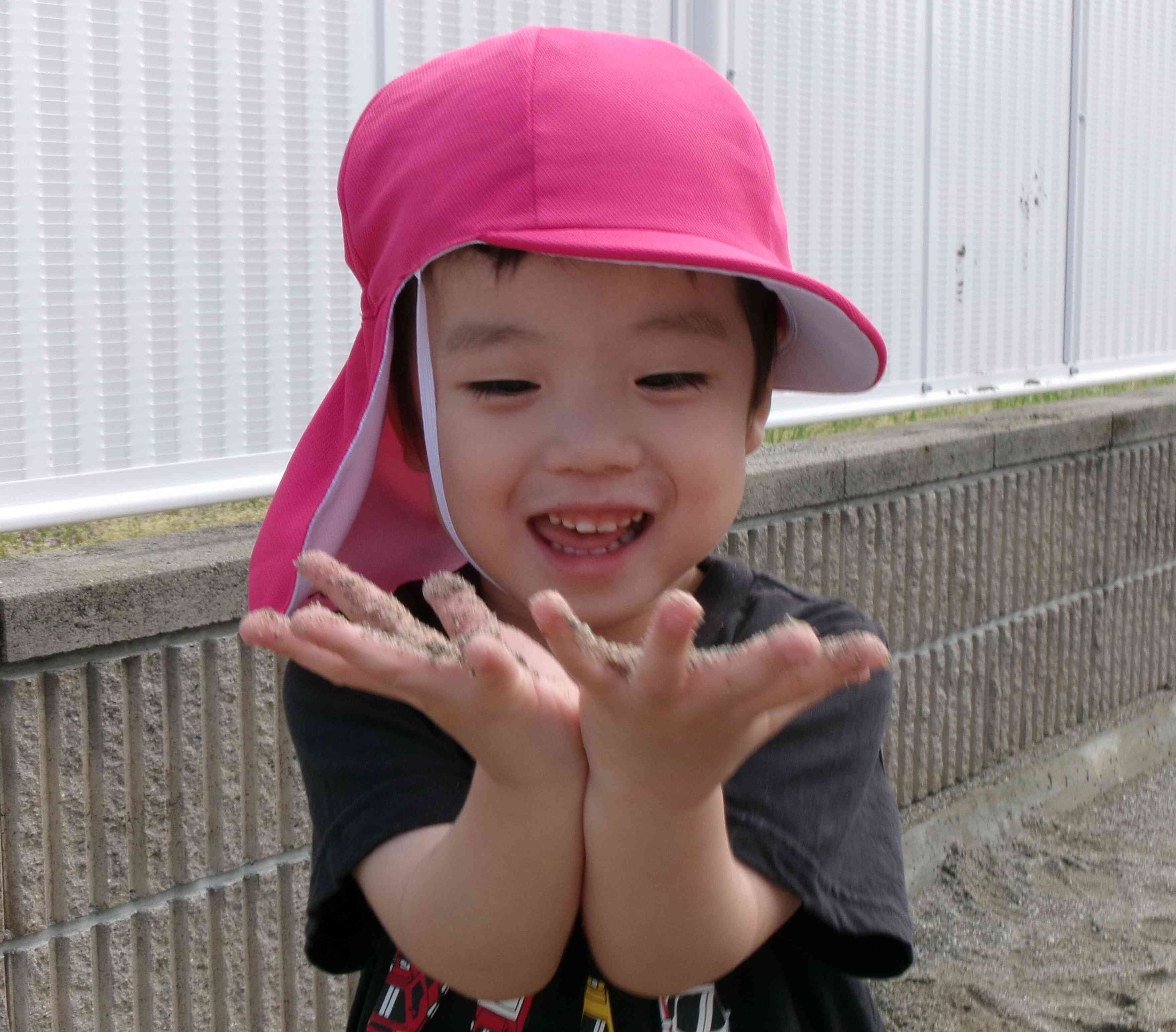 はだしで外あそび‼（2歳児　うさぎ組）