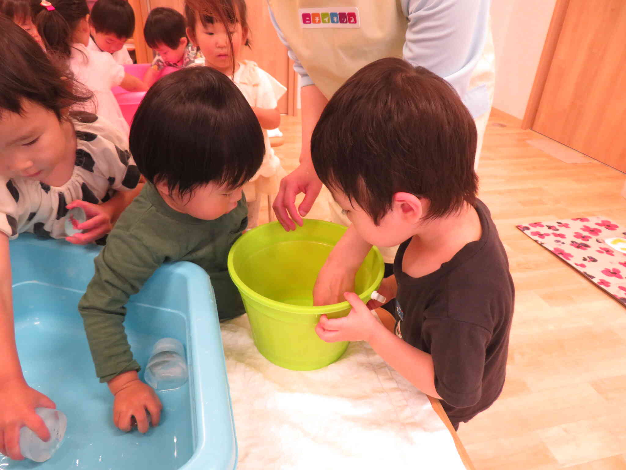 お水で溶かしてみるお友だちもいました