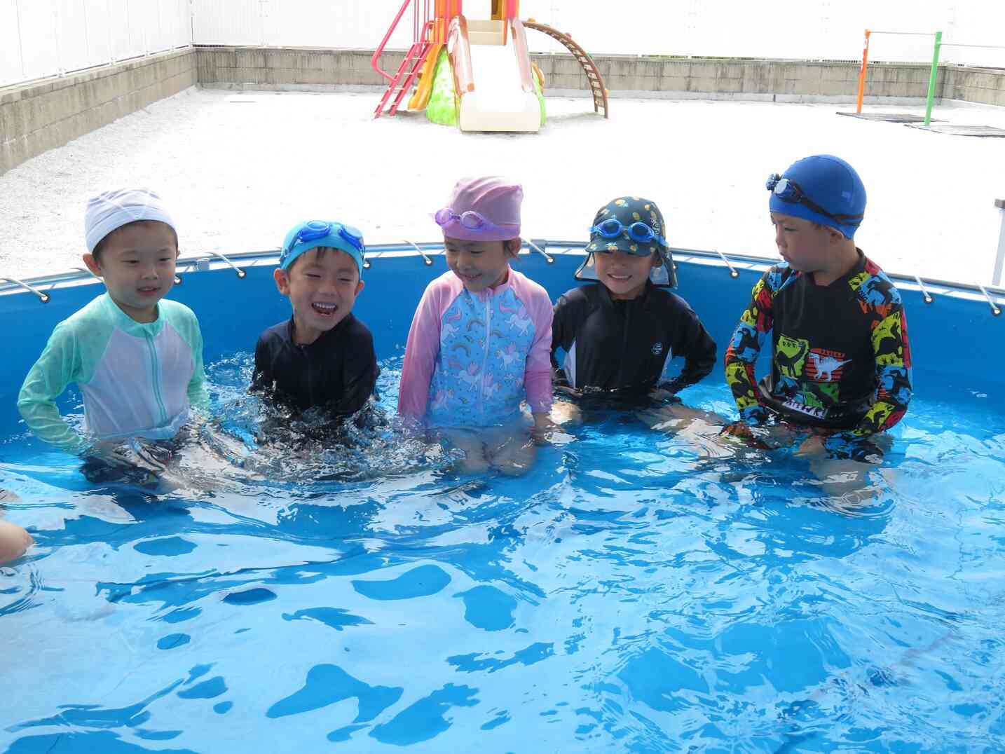 冷たいけど気持ちいいね～☆　5歳児歳児