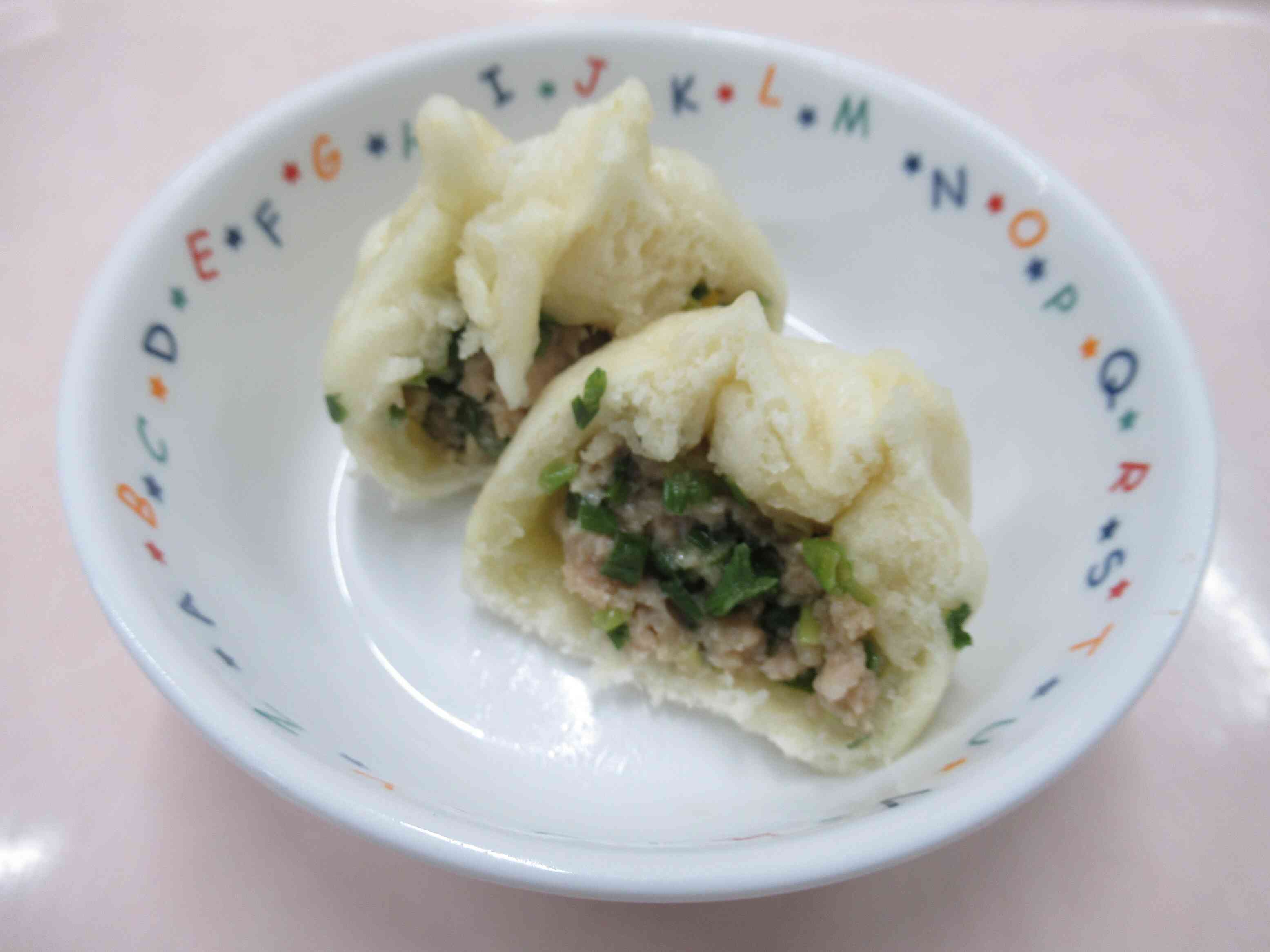 9月11日　今日の午後のおやつ　ミニ肉まん