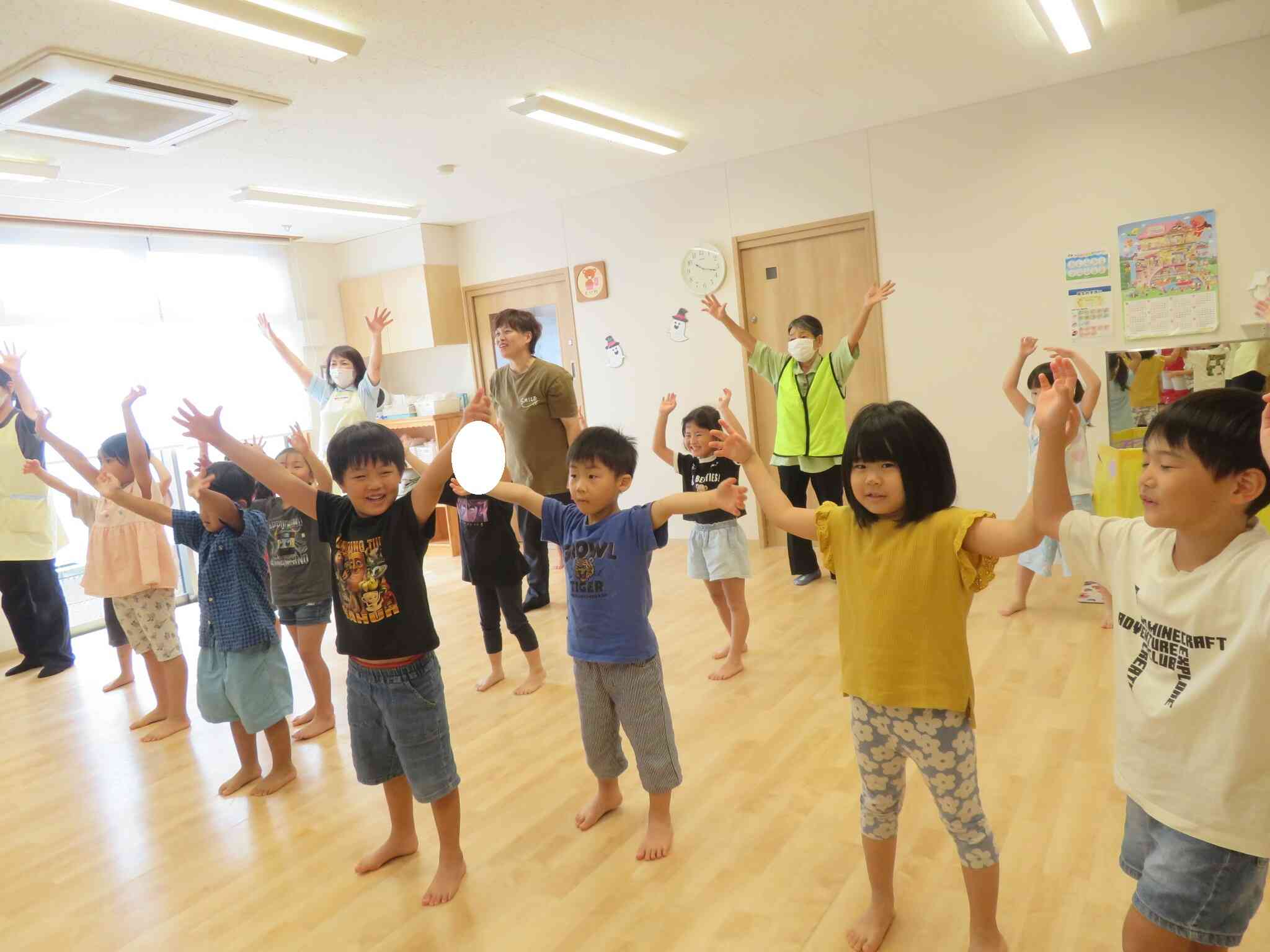 「世界をしあわせに」の体操をしたよ♪