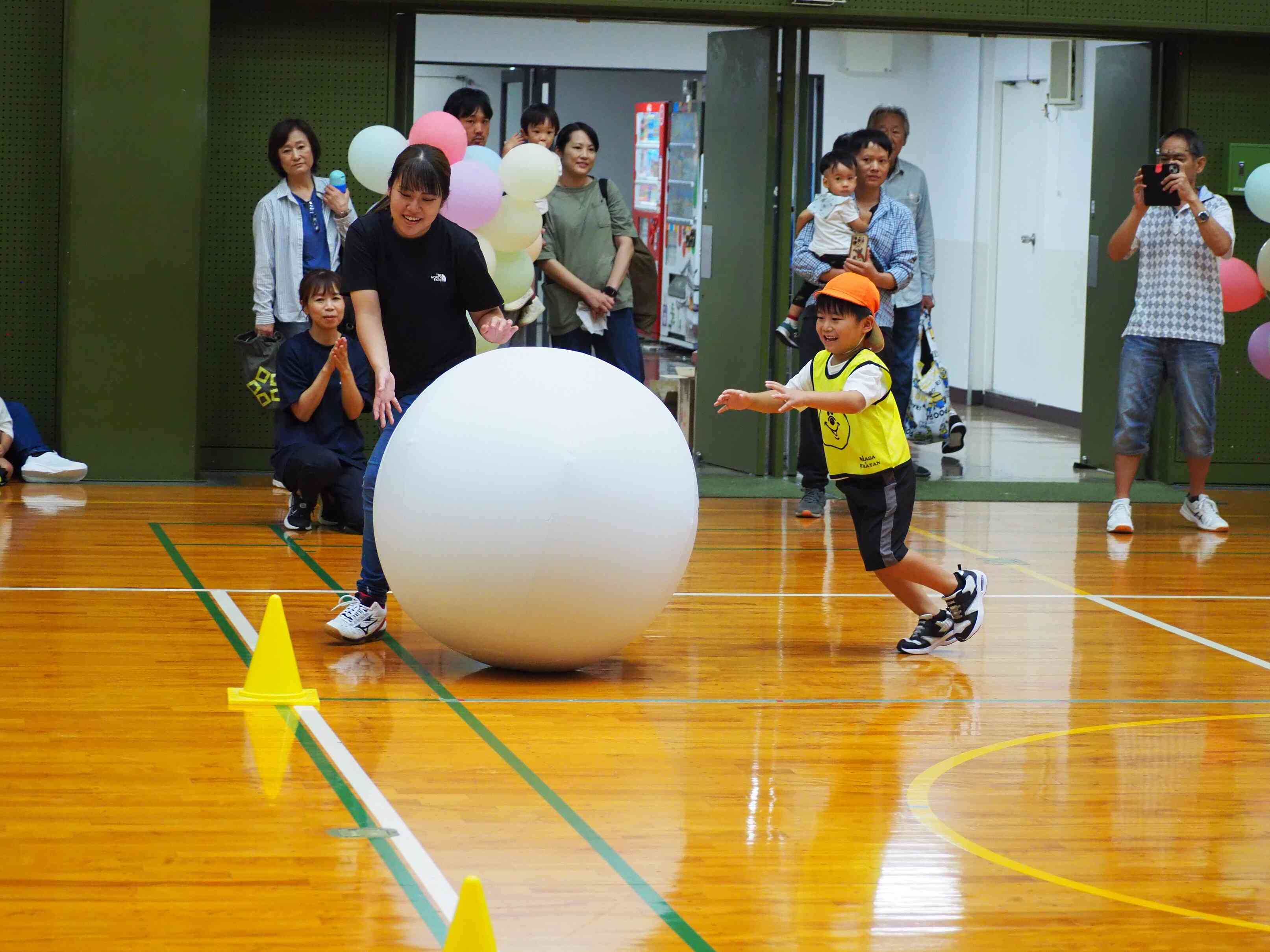 4・5歳「大玉転がし」