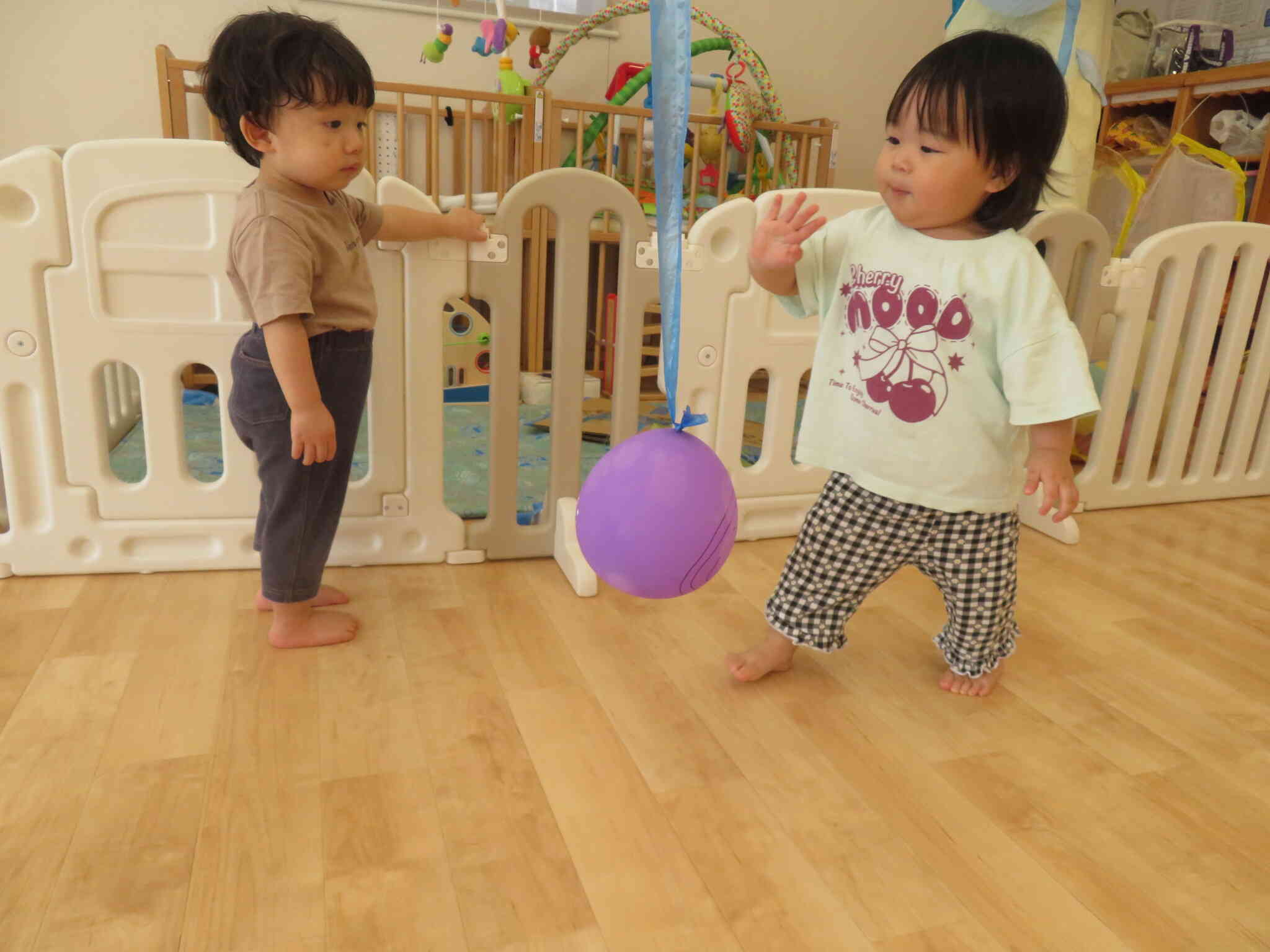 トンネルや新聞、風船で遊ぼう！！