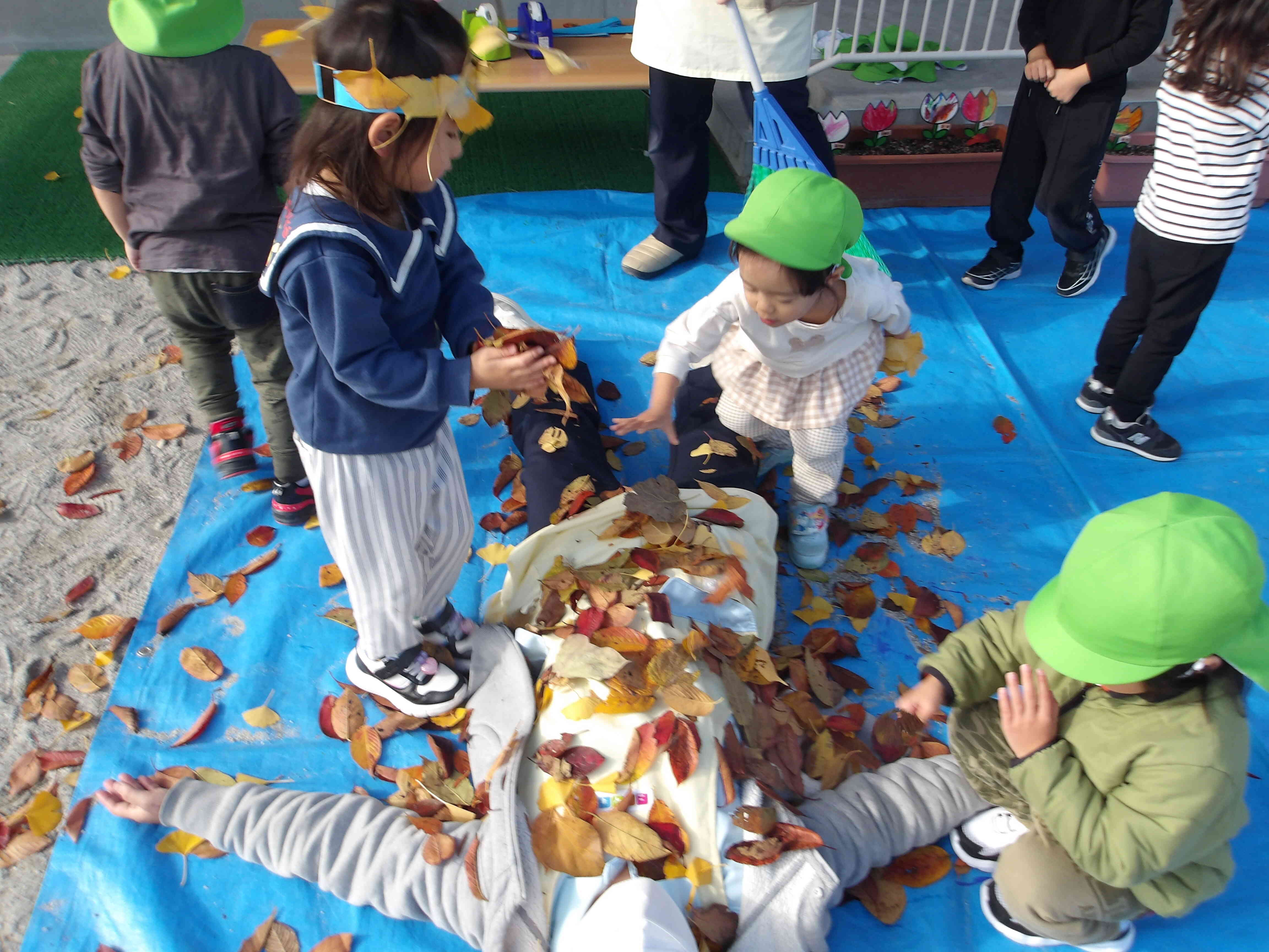 先生にお布団かけてあげるね♪