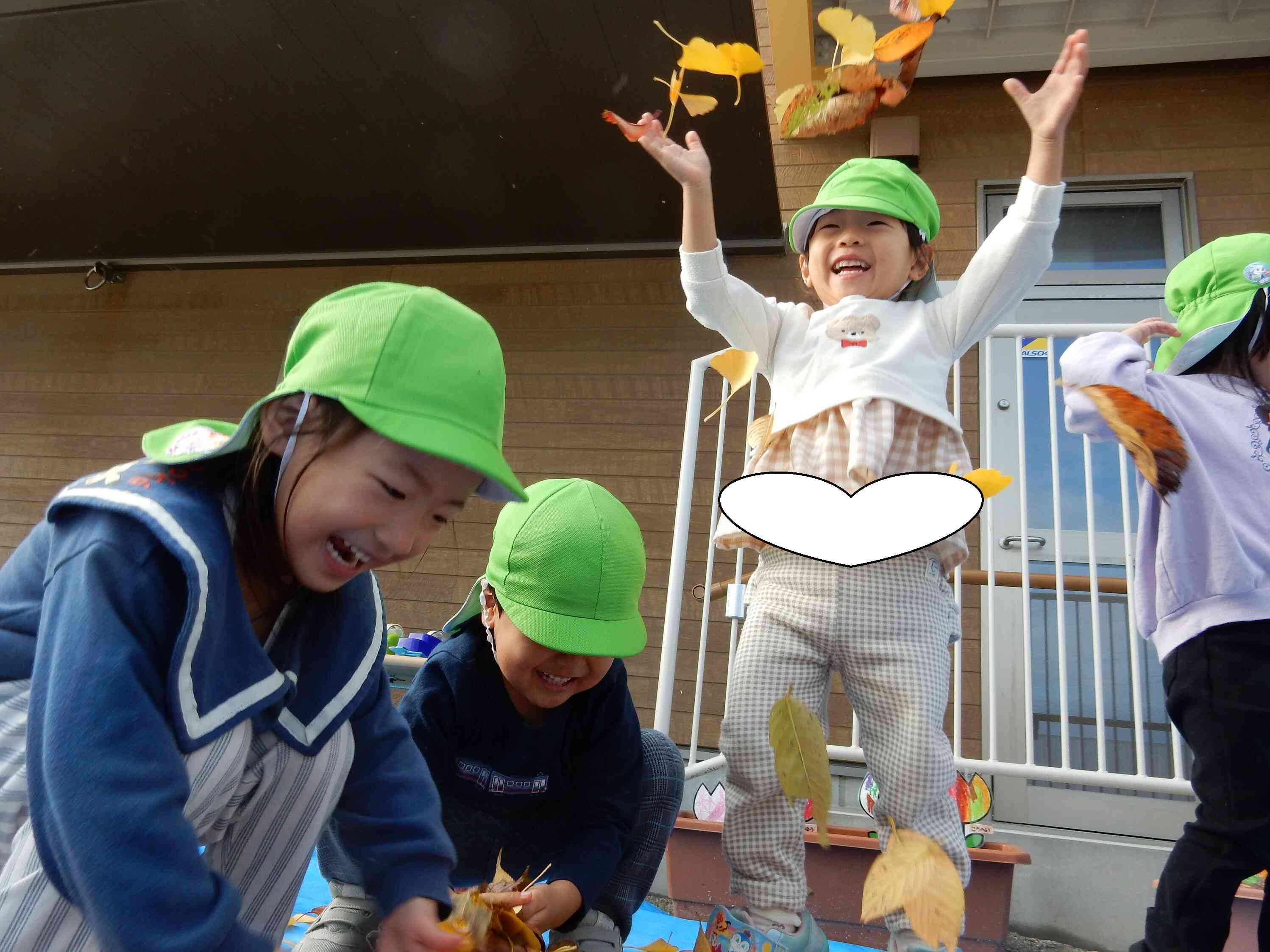 葉っぱの雨だ~!