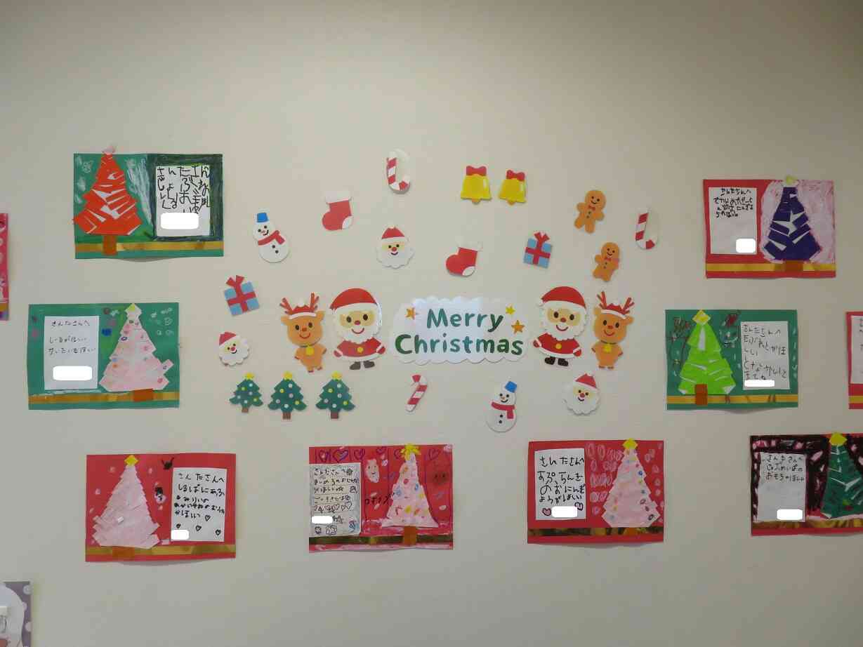 みんなの作品を飾りました！サンタさん、来てくれるといいね♪