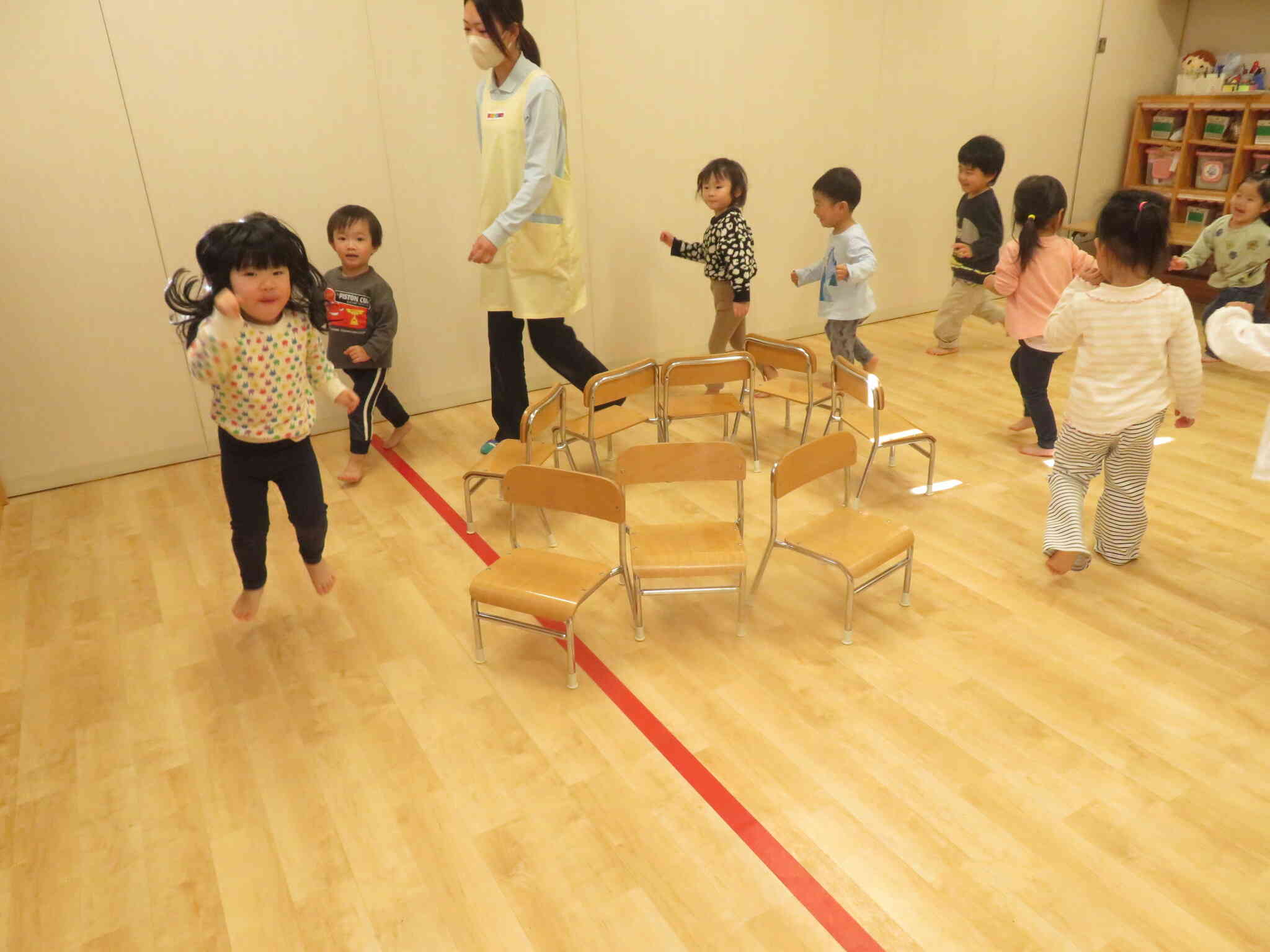 バナナの親子の音楽に楽しそうな子どもたちです☆