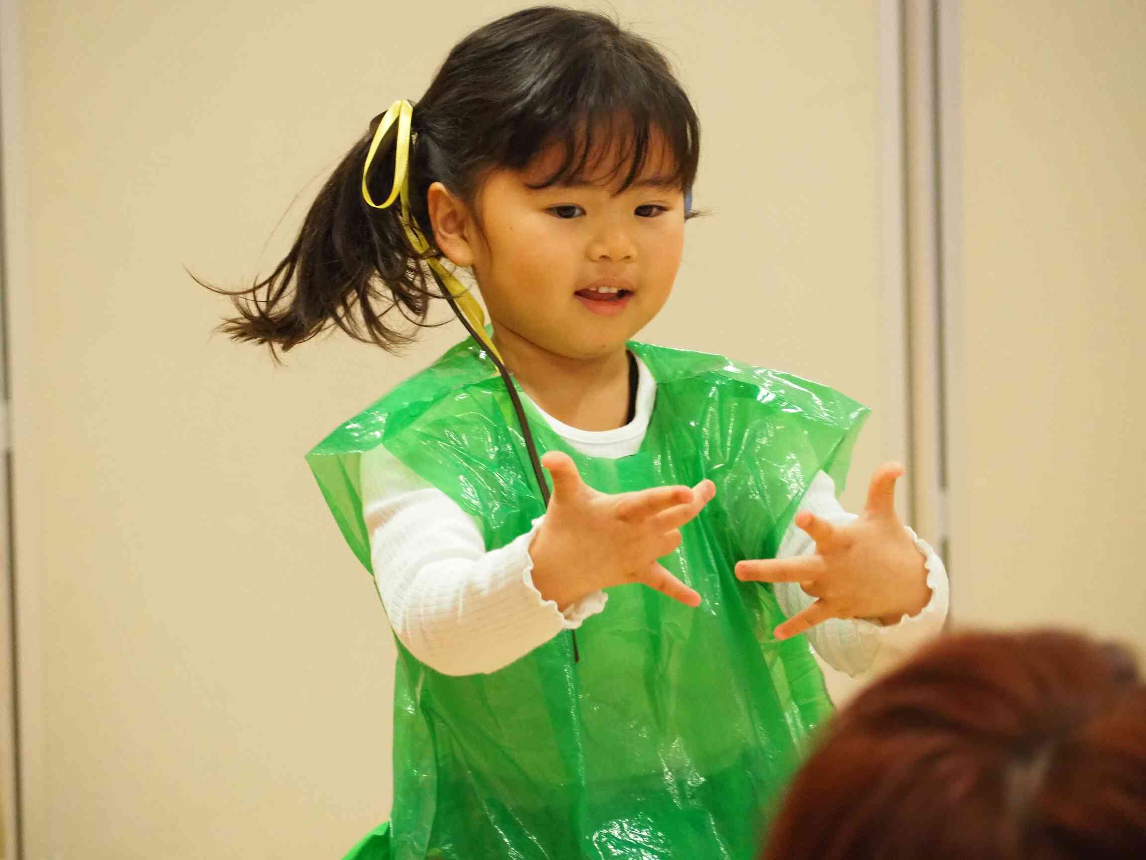 指先も意識して踊ります☆さすが年長さん