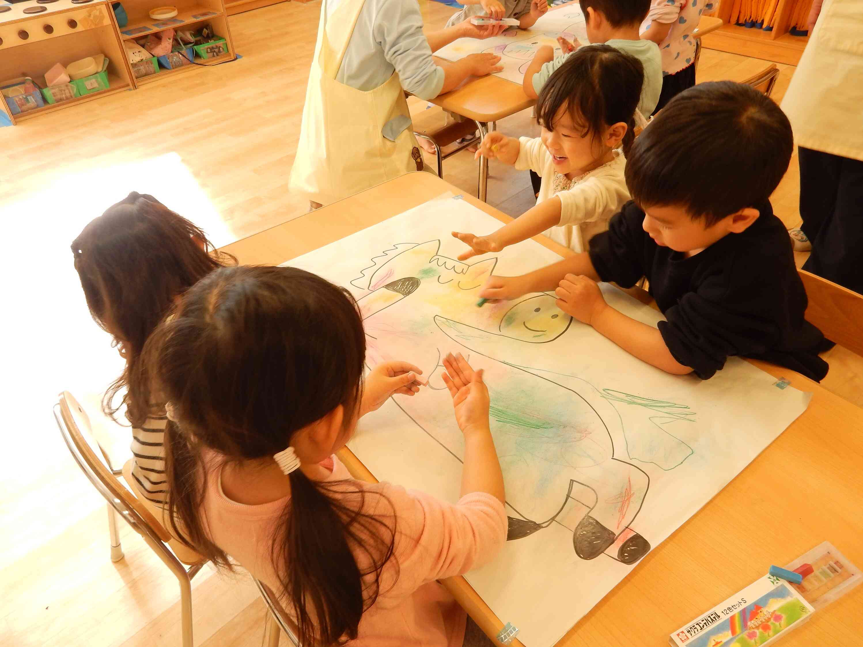 コンテでぬりぬり・・・