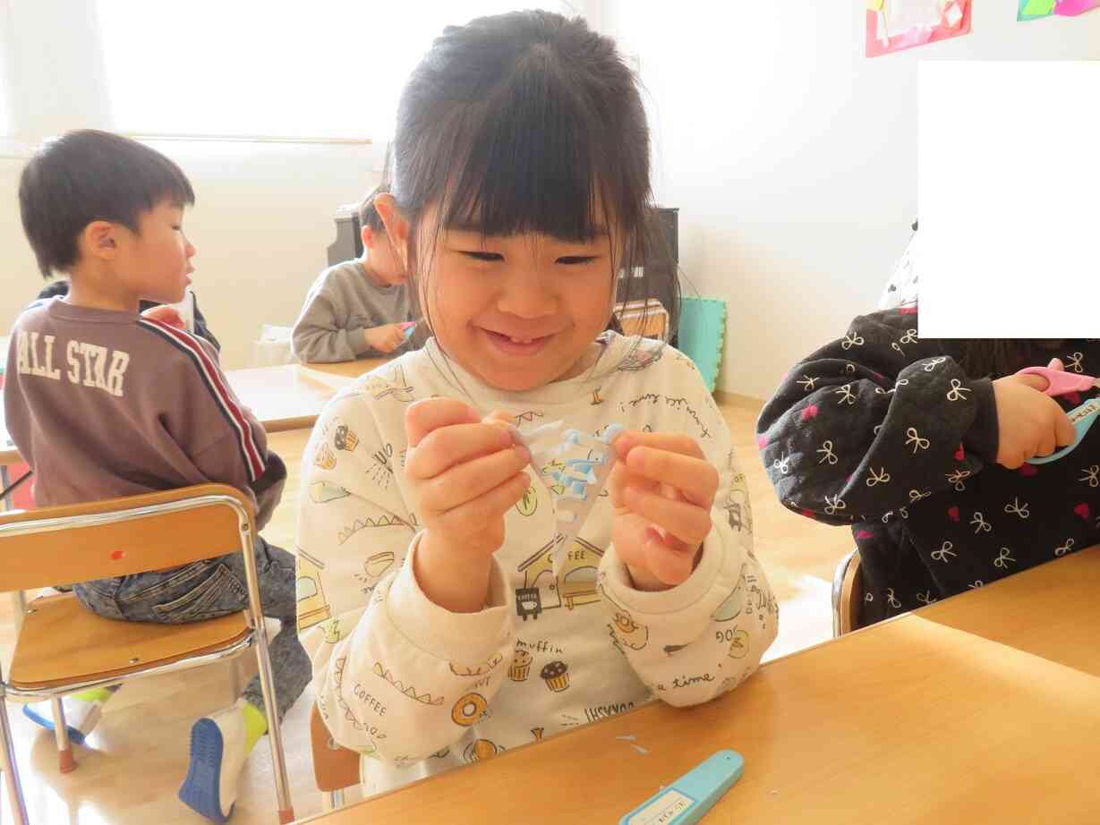 雪の結晶作り(5歳児きりん組)