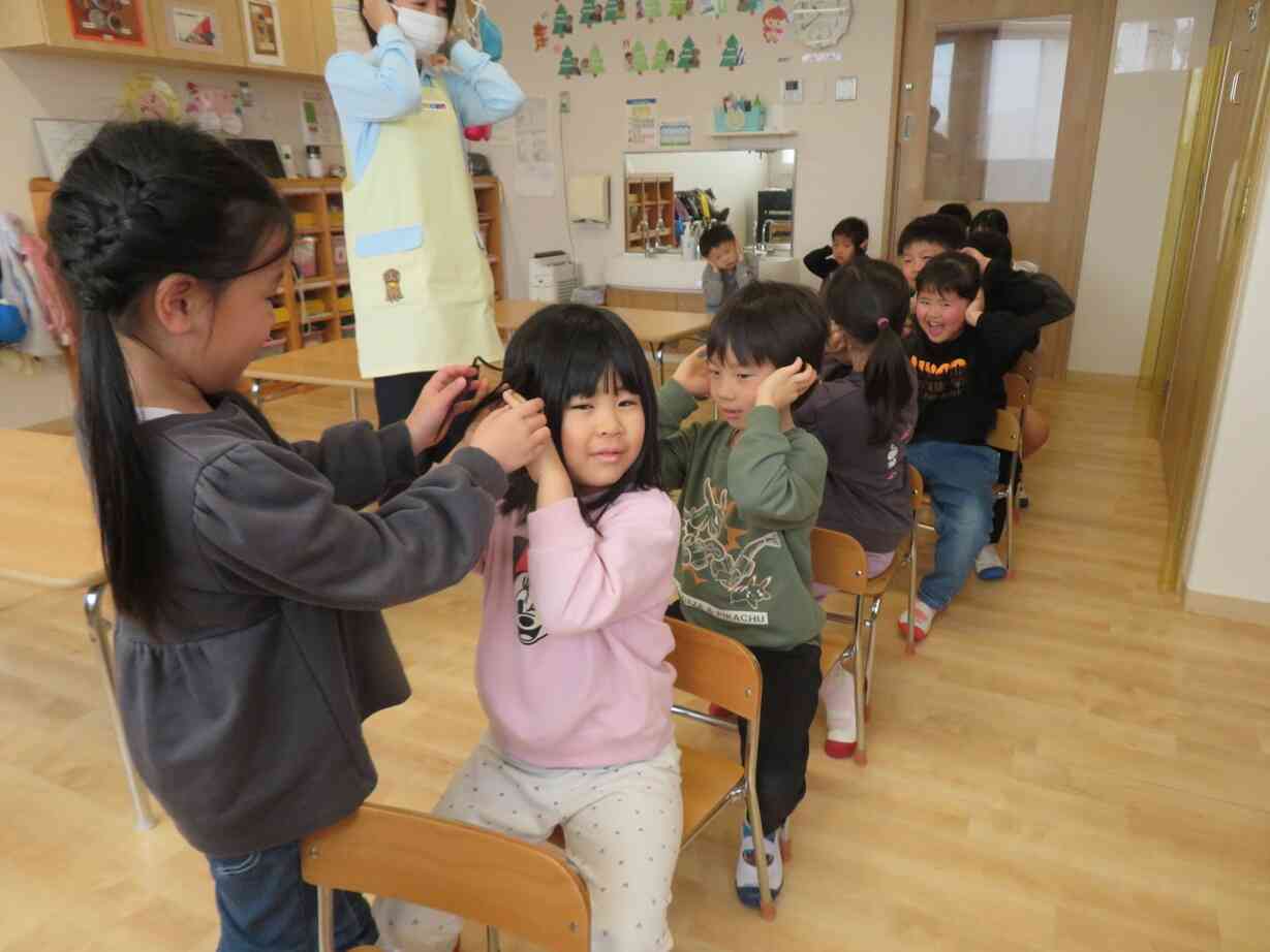 伝言ゲーム☆最後まで言葉が繋がると飛び跳ねて喜んでいました！