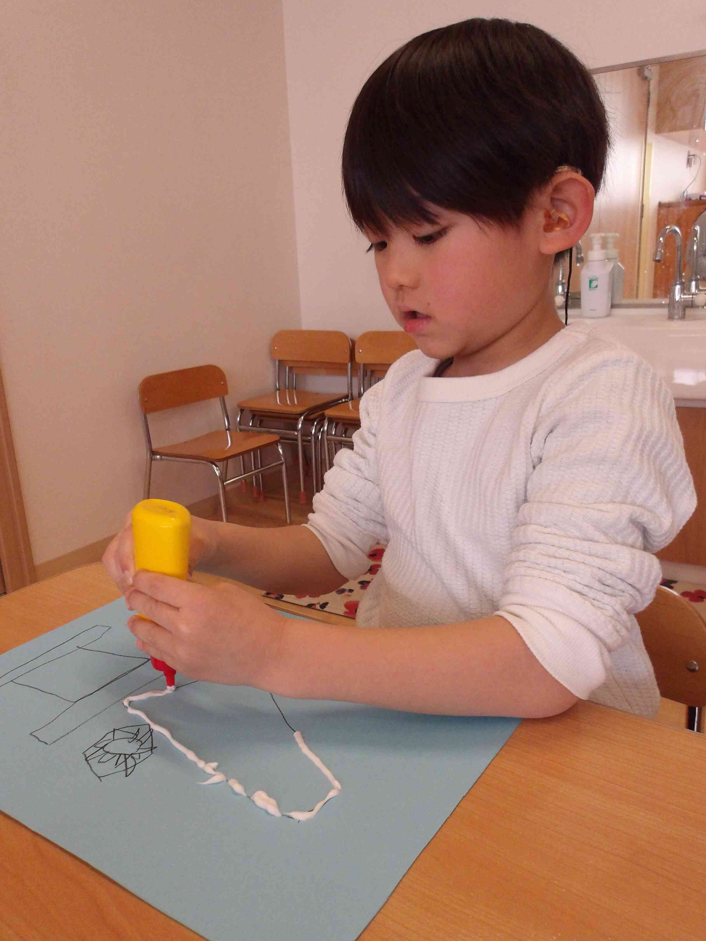 ＊ソルトアートで描く冬の世界（４歳児ぱんだ組）＊