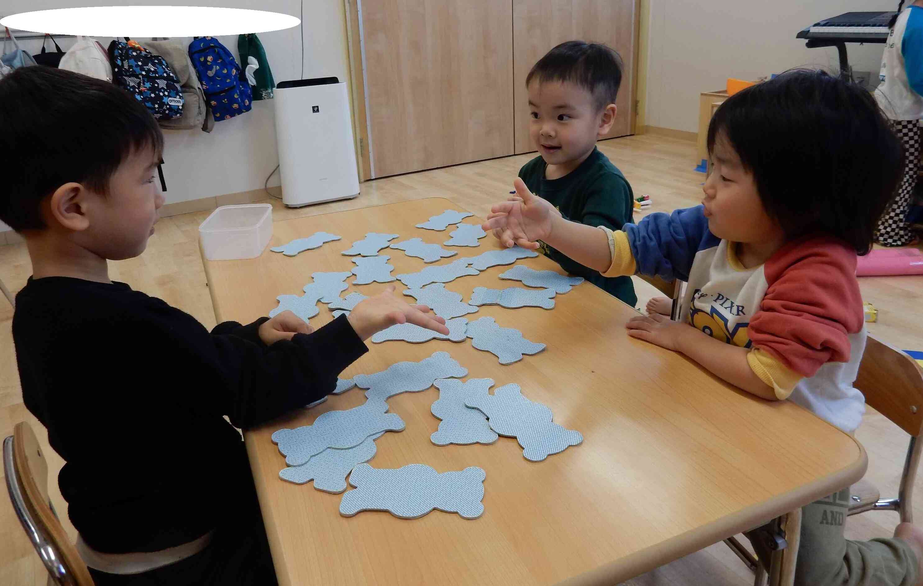 絵合わせカードゲームするよ!じゃんけんぽん!