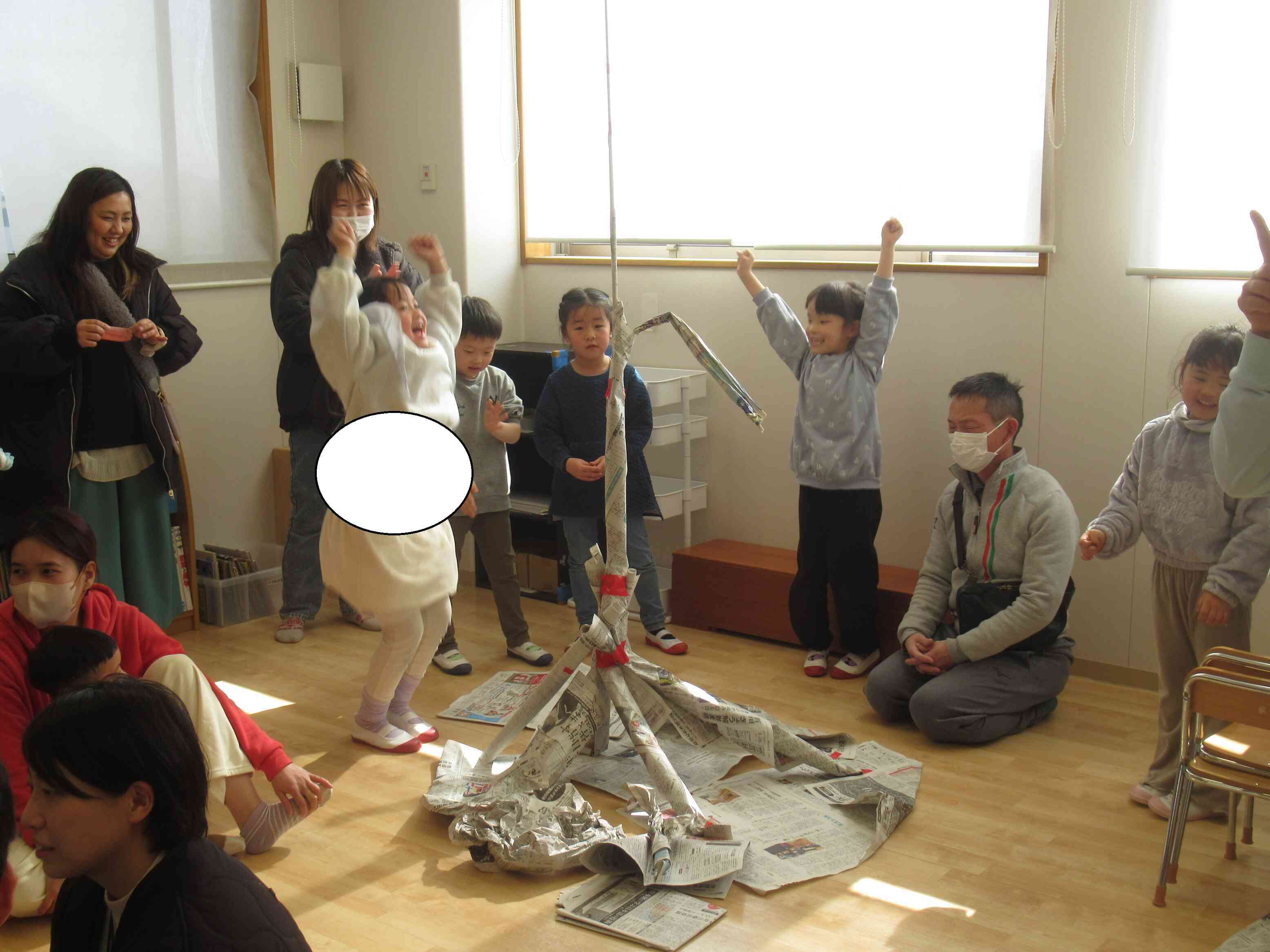新聞紙タワーゲームをしました！