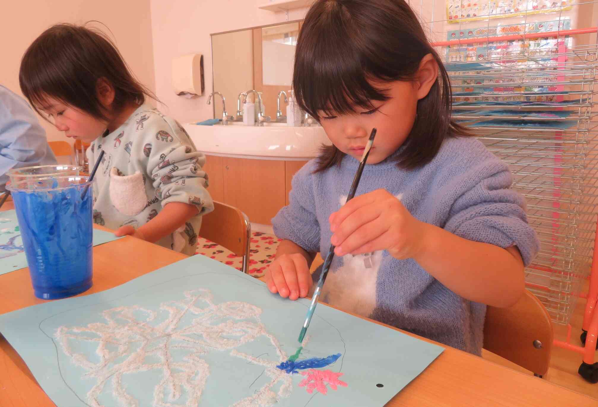 ゆっくり慎重に色付けをします。