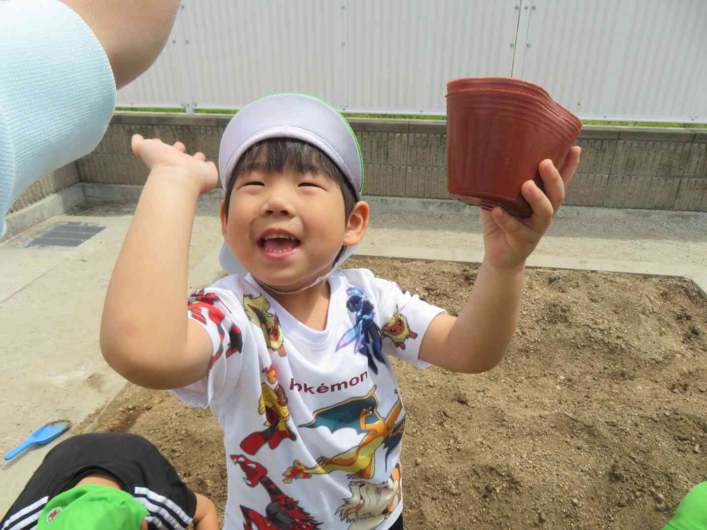 夏野菜を植えたよ☆ぱんだ組(４歳児)