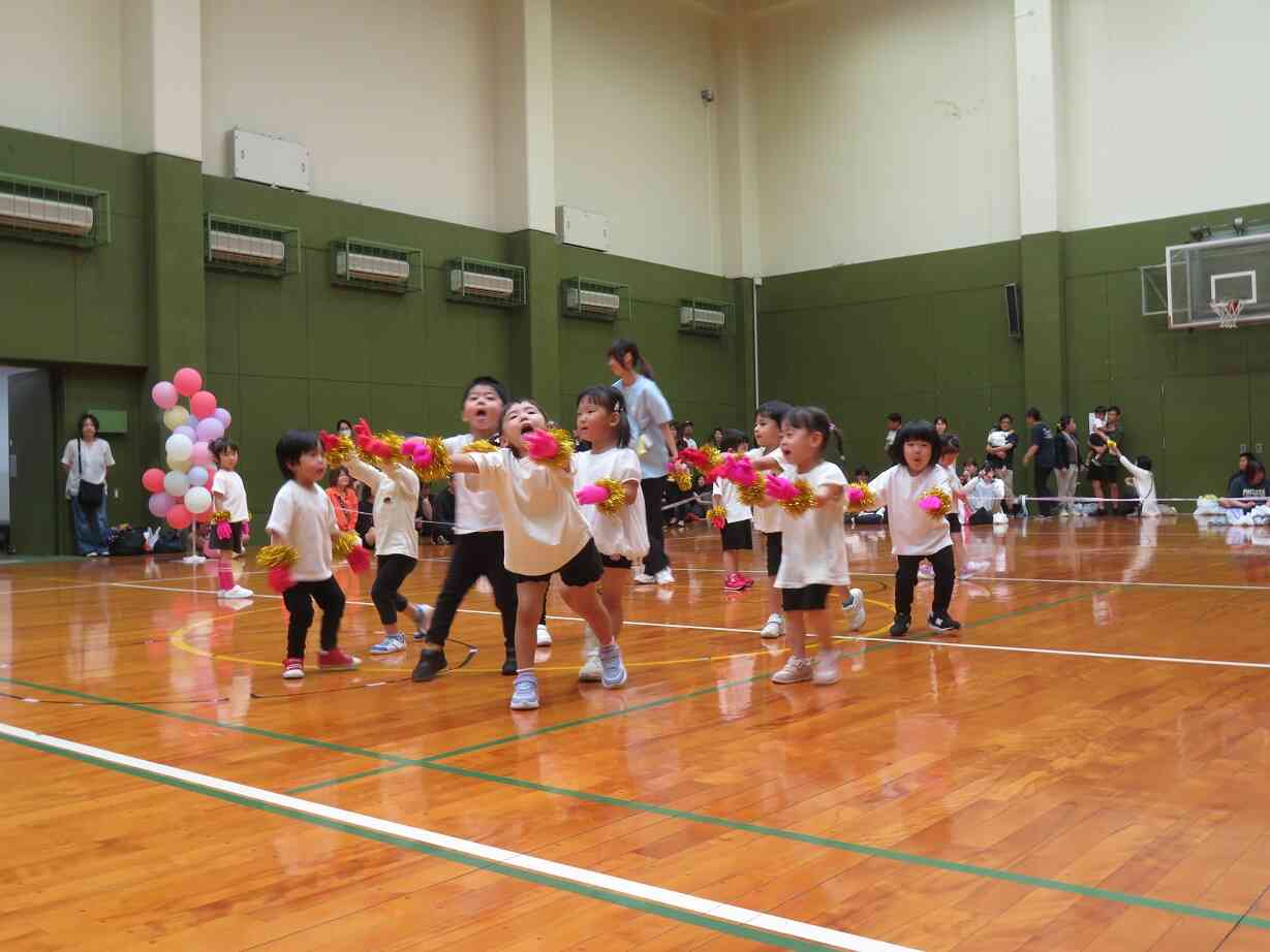 ３歳児　踊り【さくらんぼ】