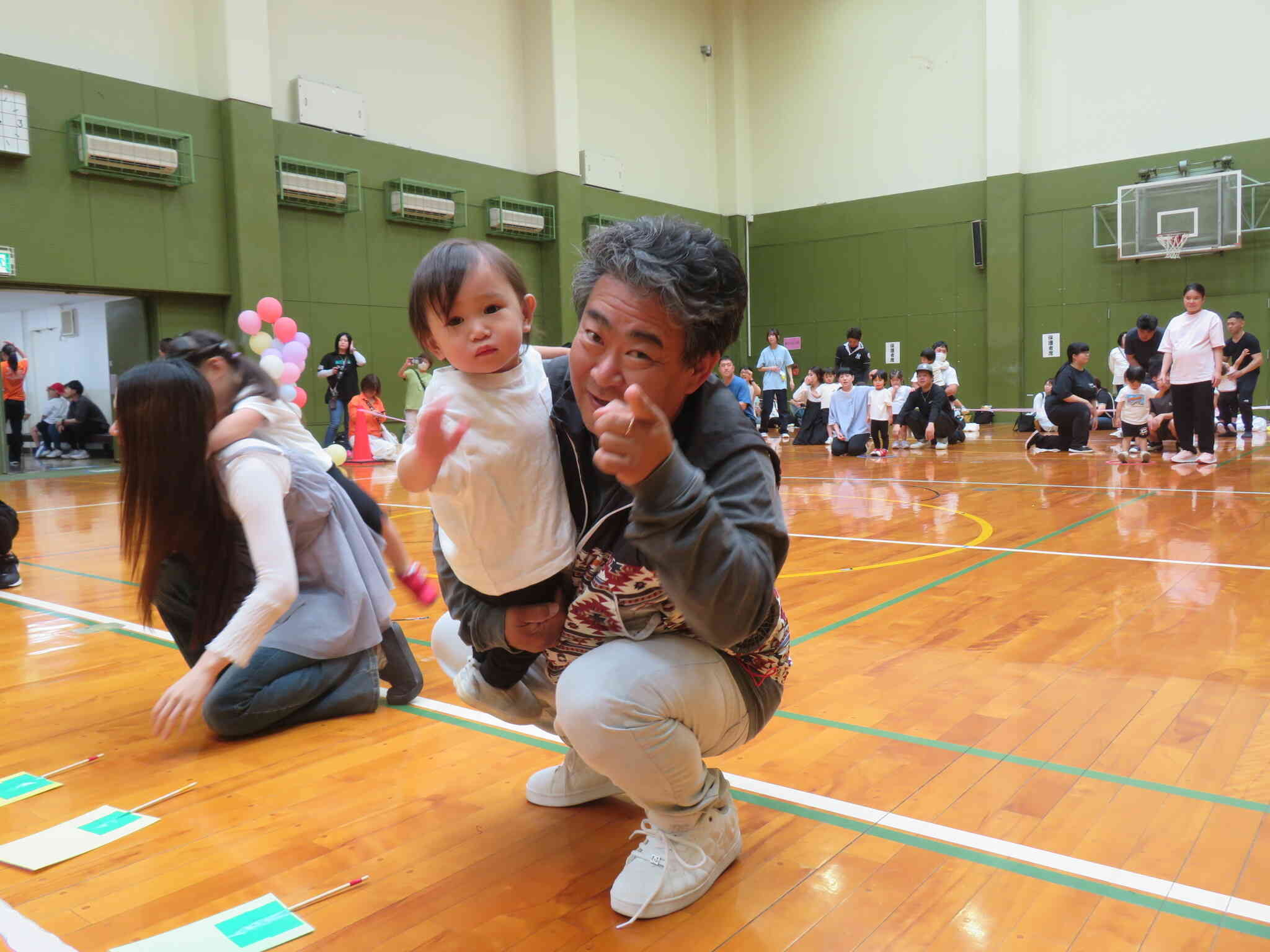 ２歳児　親子競技【めくってドン！】