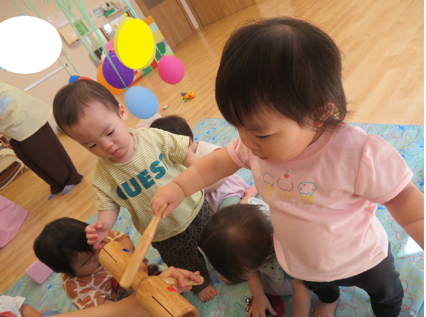 楽器を使って遊んだよ♪心地いい音がするね