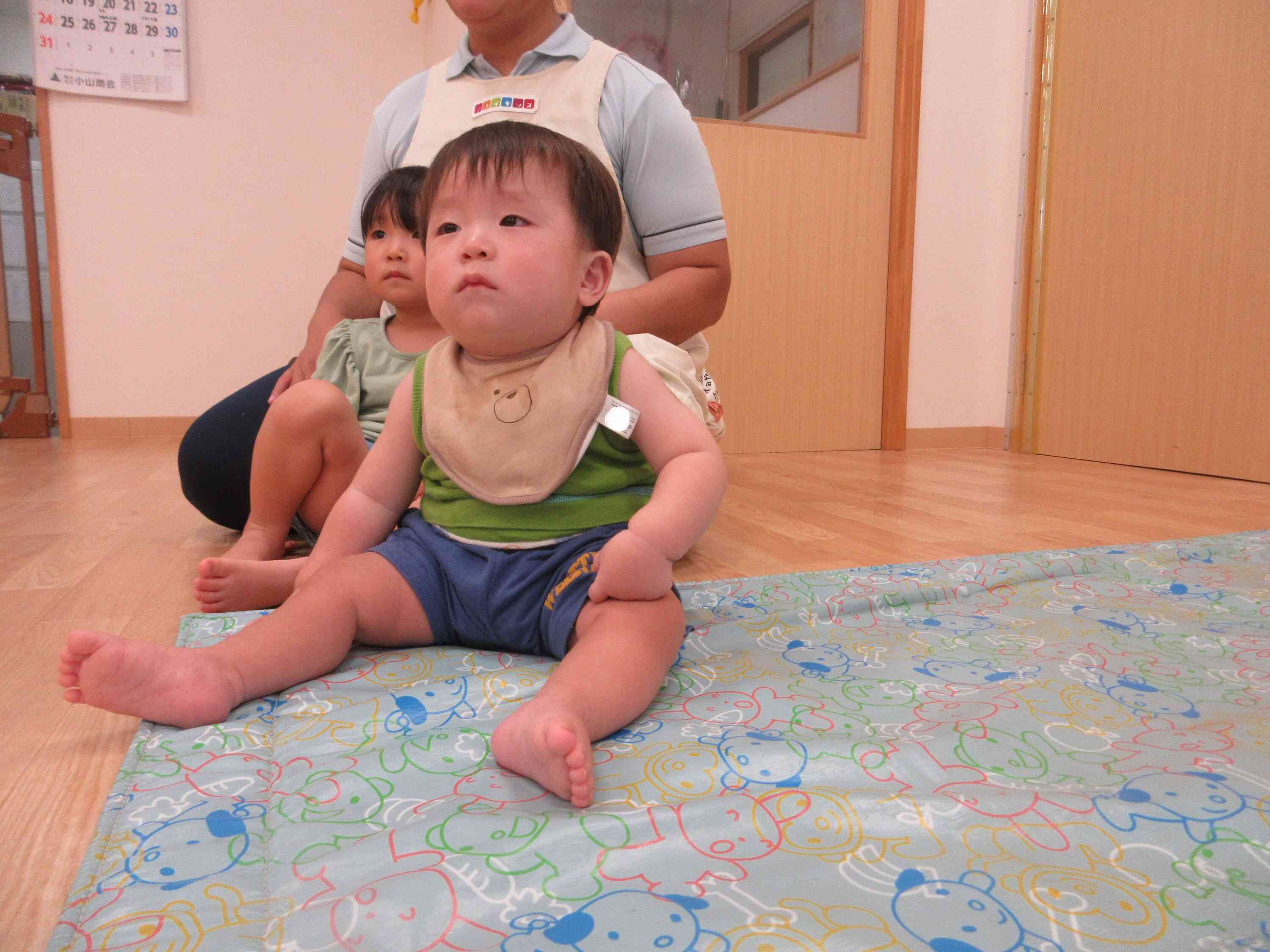 ０歳児さんも真剣な表情・・！