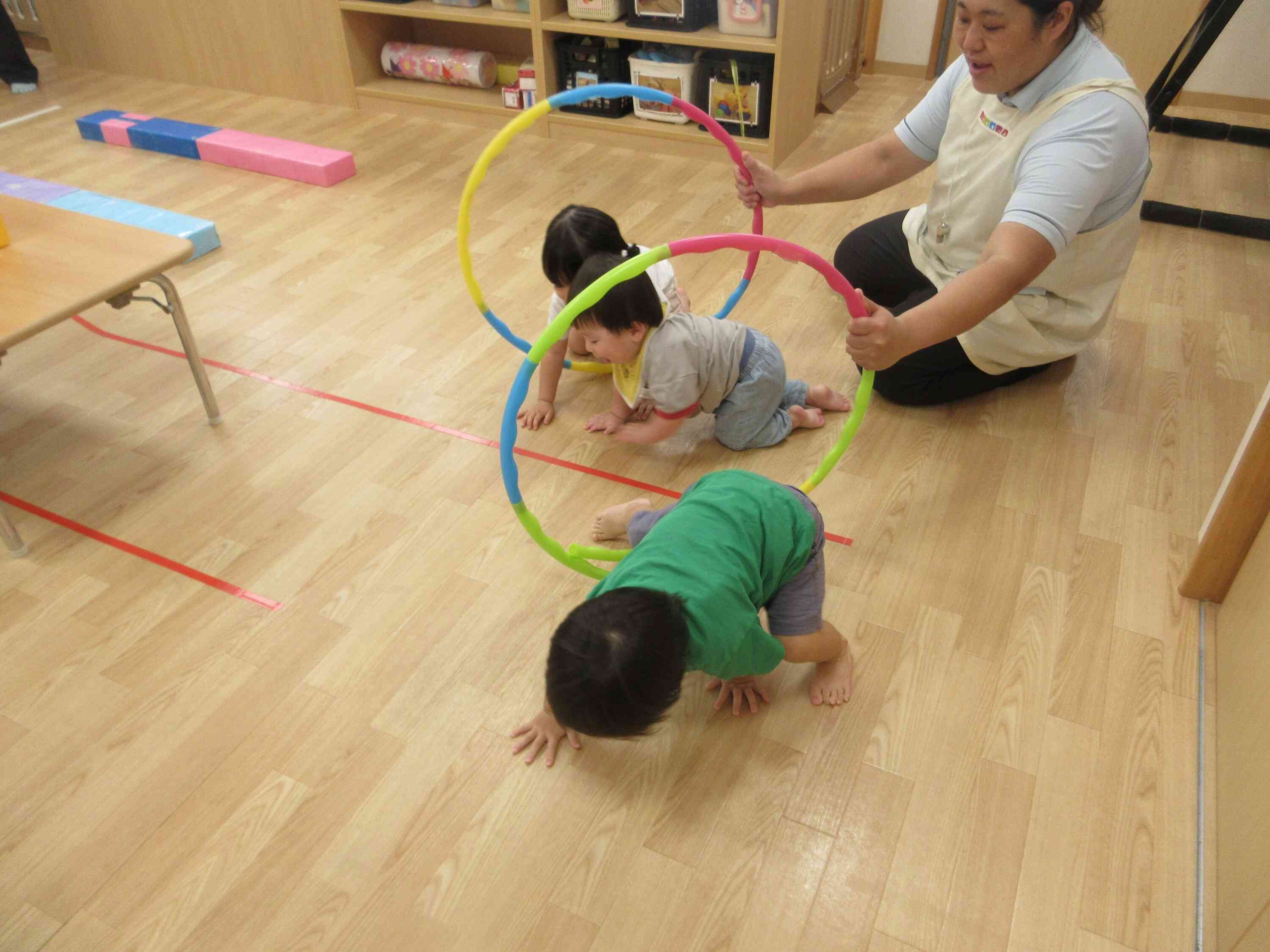 ハイハイでフープくぐりもしたよ～♪