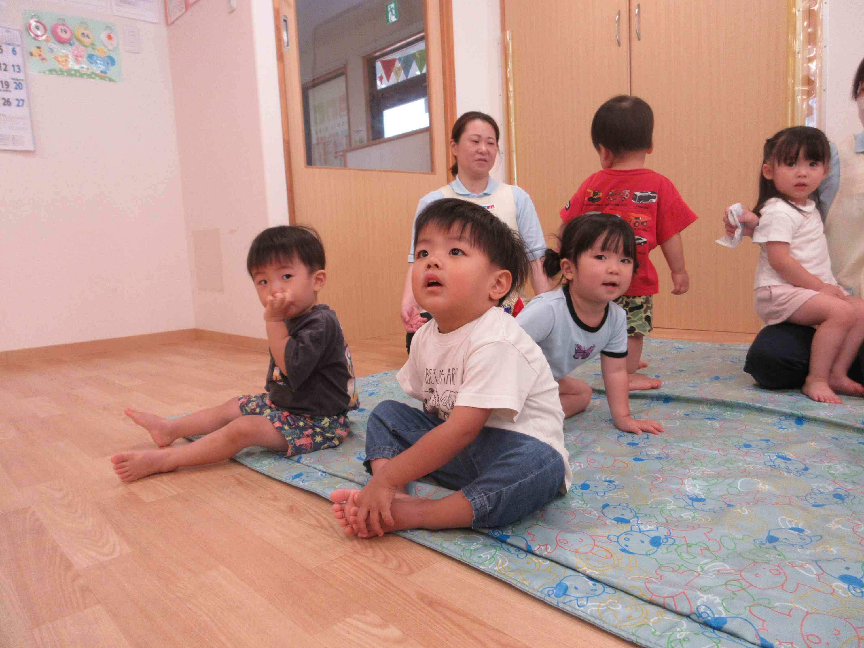 とっても集中して先生を見ていましたよ♪