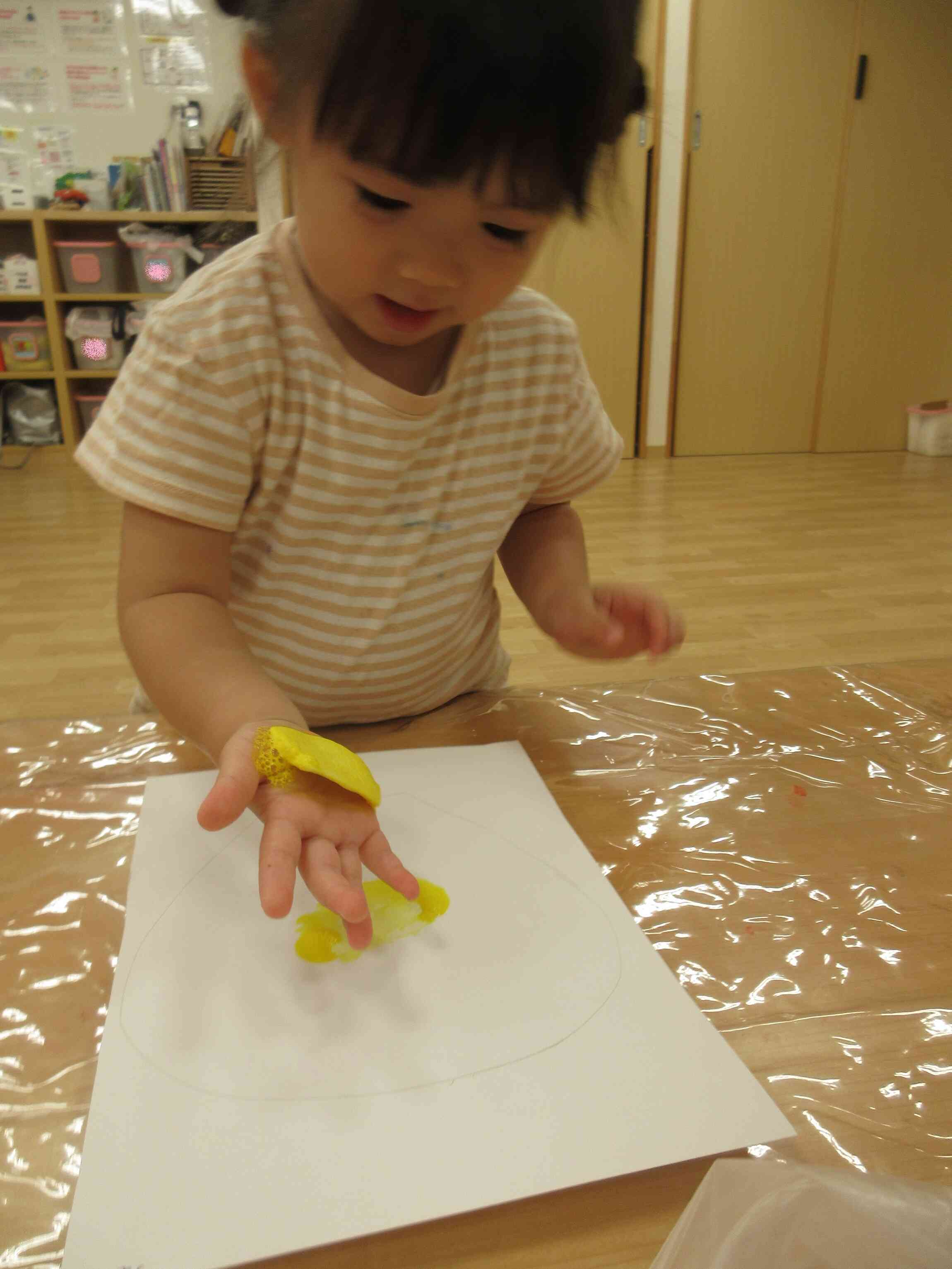 スポンジが手にひっついちゃった～！