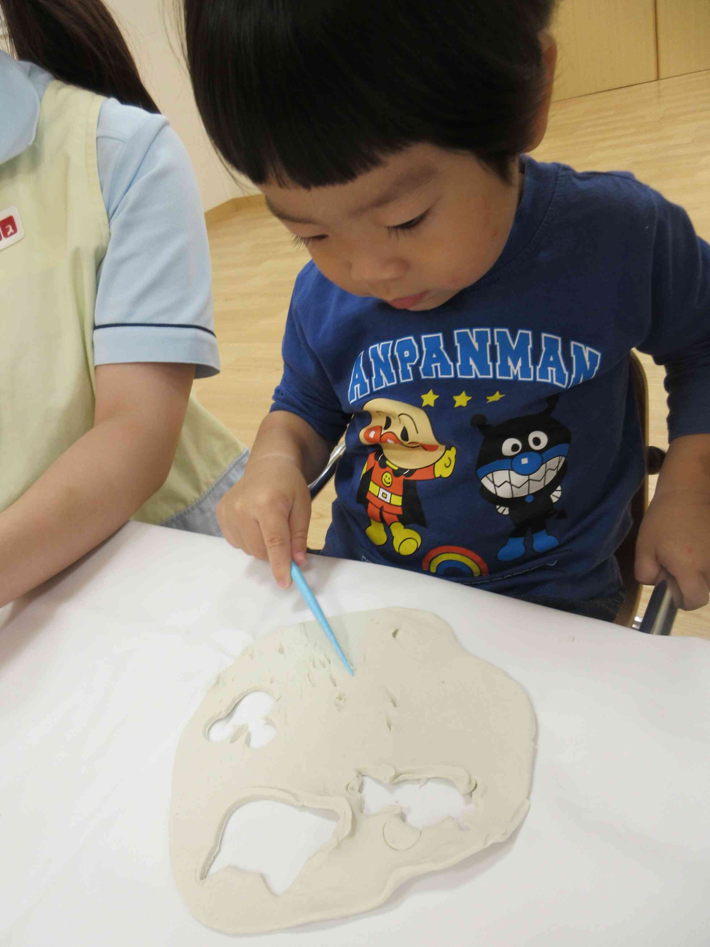 棒を使ってプスプスと刺して感触を楽しんでいましたよ♪