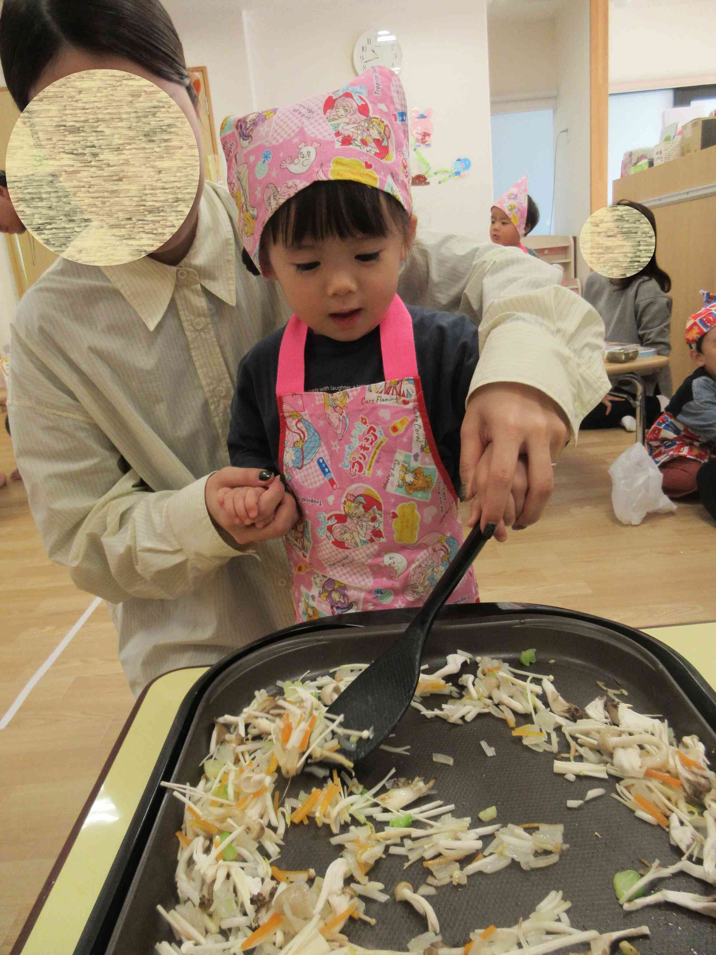 ママと一緒にクッキング♪楽しいね♪
