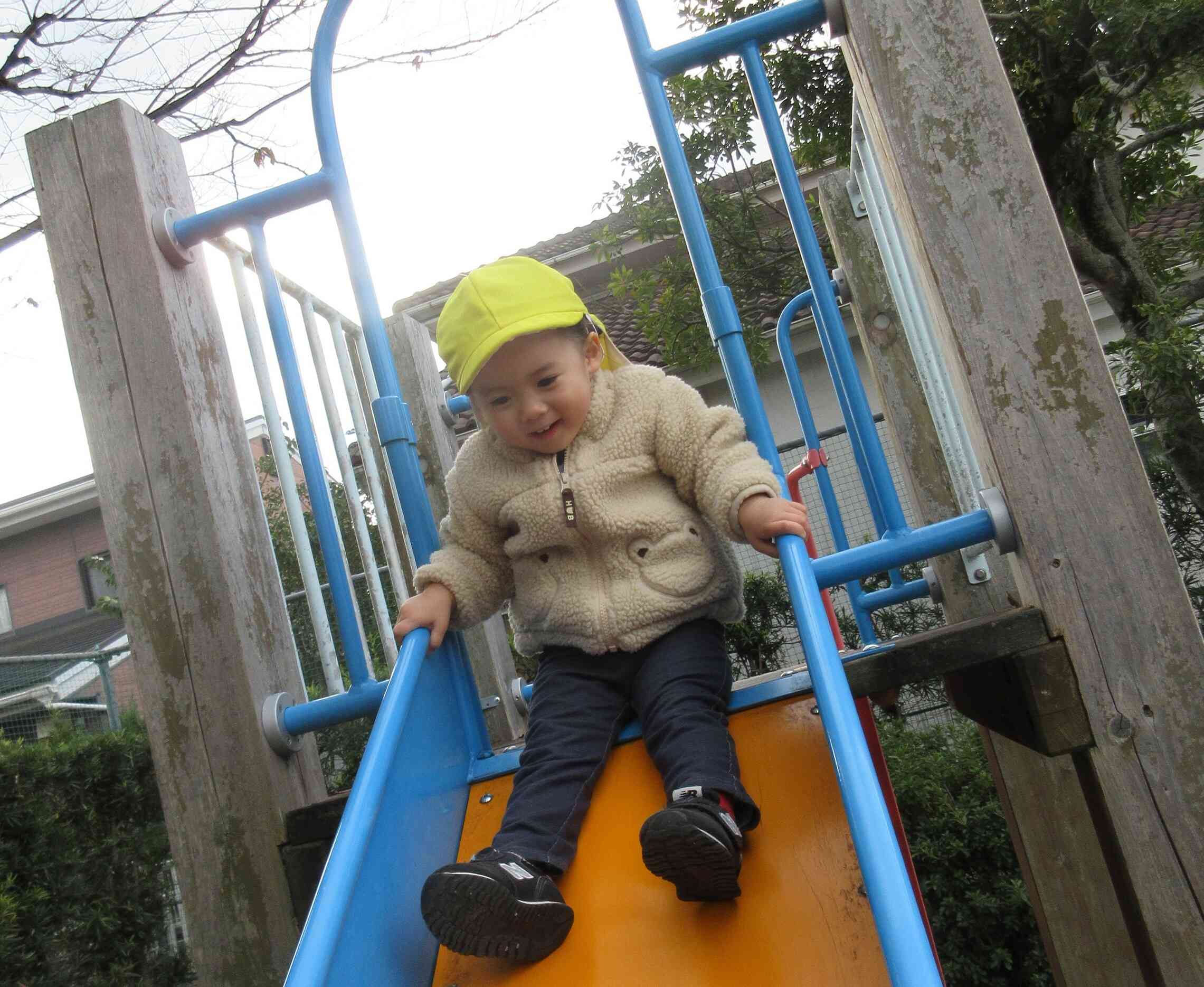 滑り台も楽しいね♪