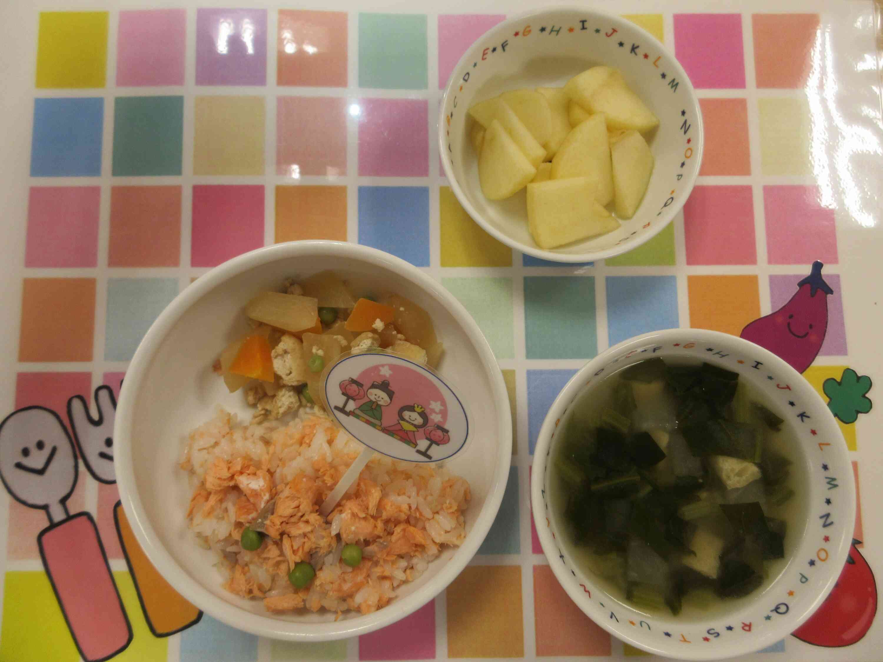 ２０２６年３月３日のお給食（ひなまつりバージョン♪）